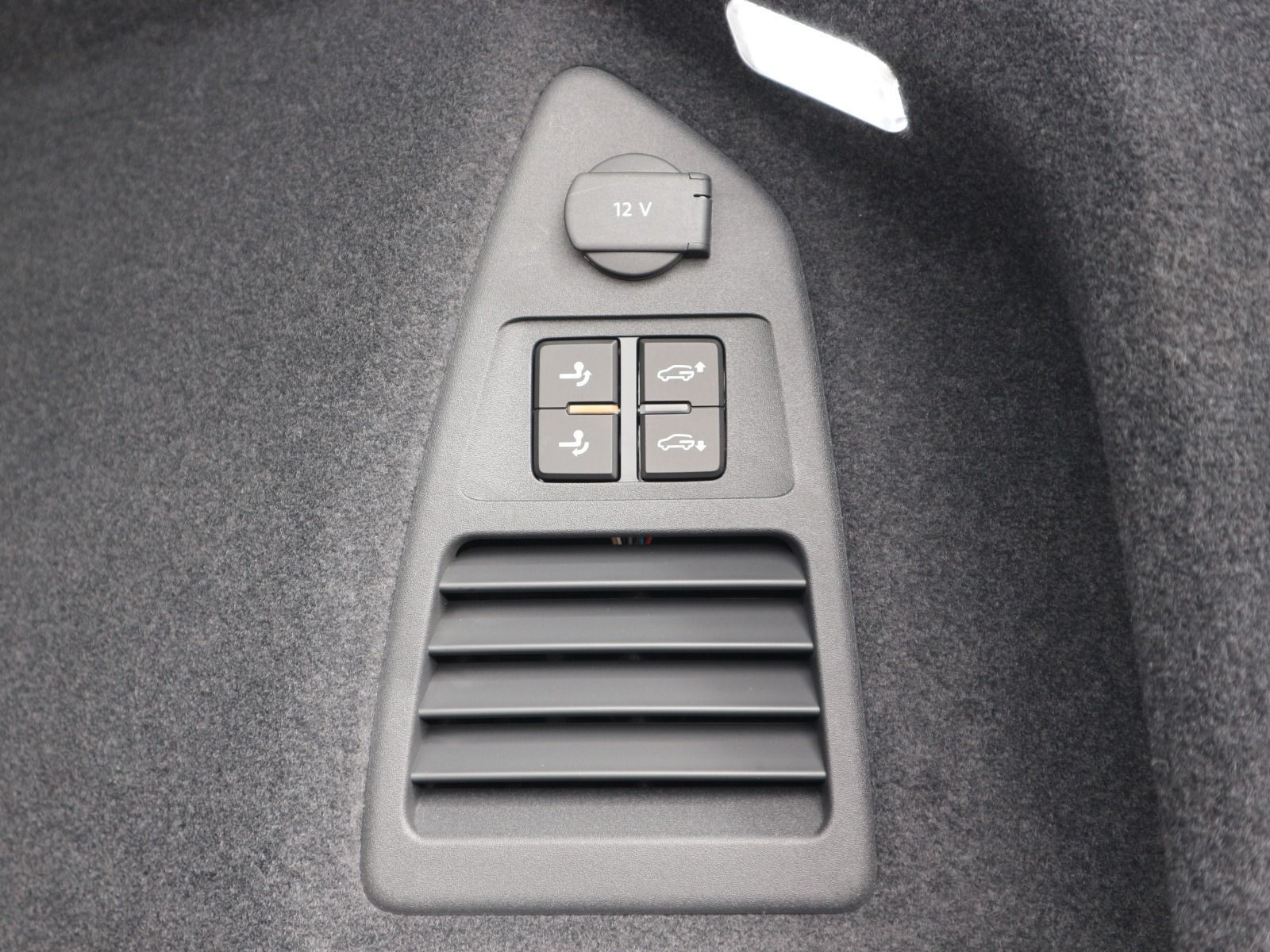 Fahrzeugabbildung Volkswagen Touareg R-Line 3,0 V6 TDI SCR 4MOTION (286 PS)*AHK*LEDER*PANORAMA*LUFTFEDERUNG*