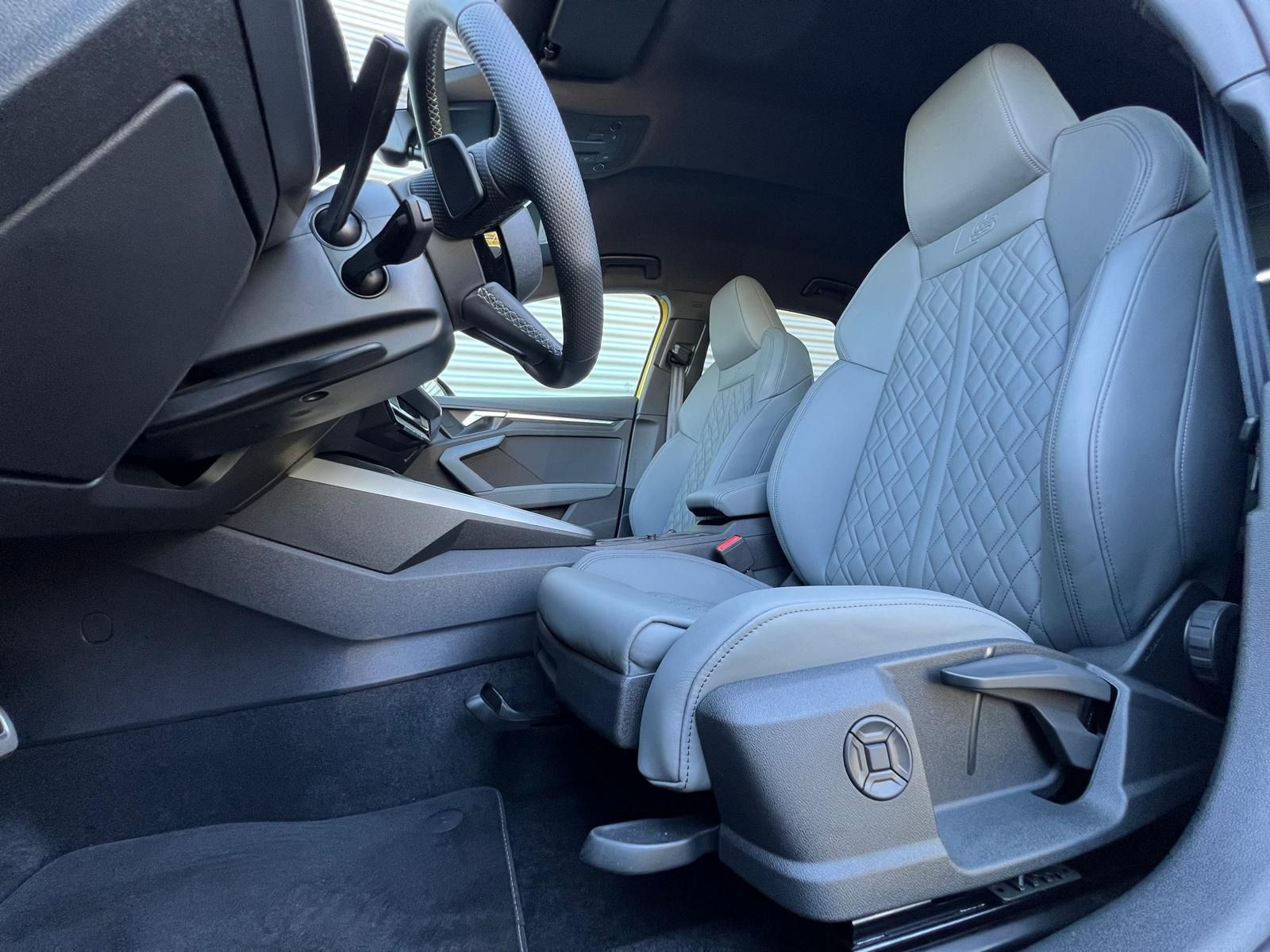 Fahrzeugabbildung Audi A3 Sportback 45 TFSIe S LINE+WINTERRÄD+AHK+LEDER
