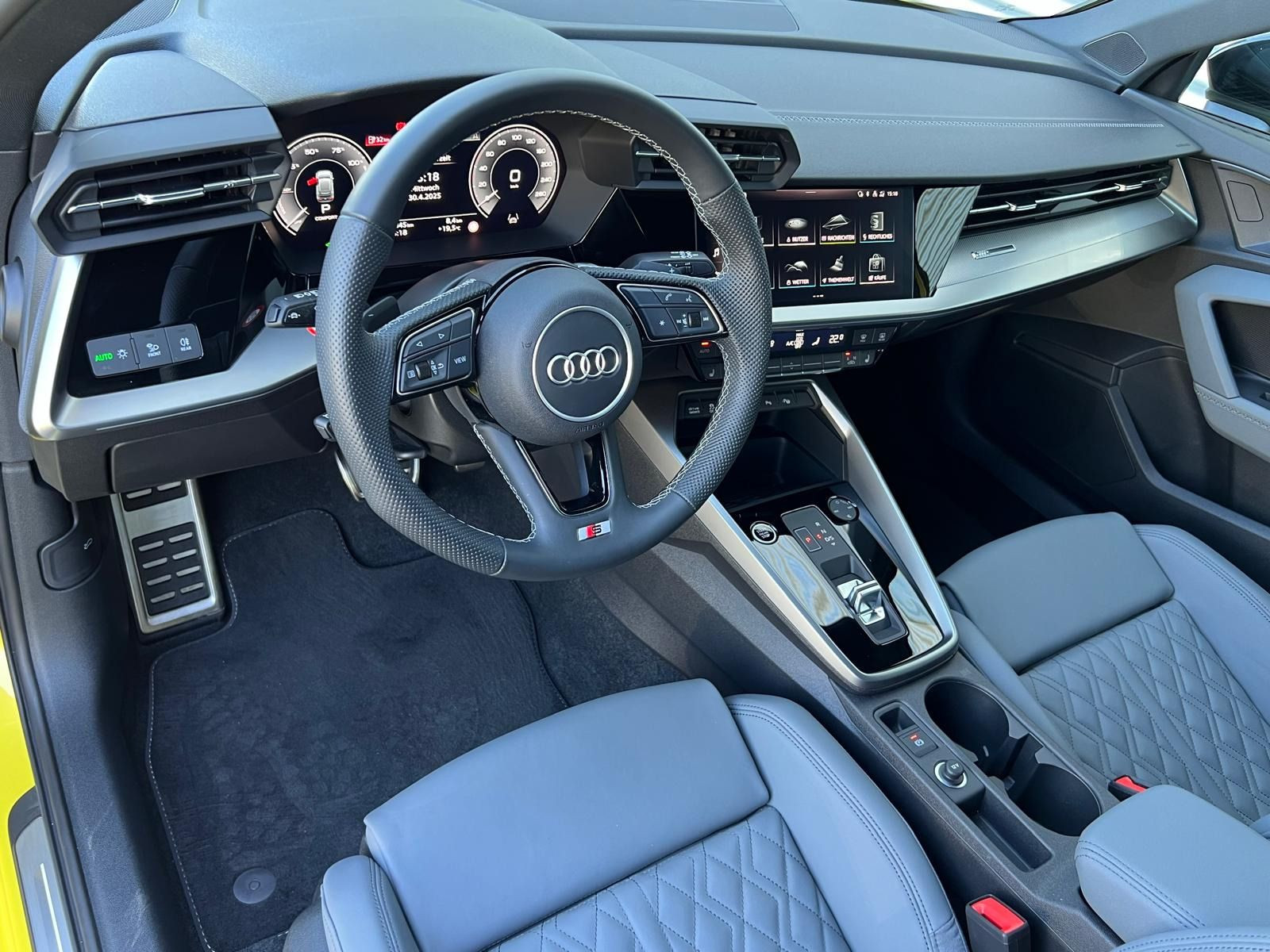 Fahrzeugabbildung Audi A3 Sportback 45 TFSIe S LINE+WINTERRÄD+AHK+LEDER