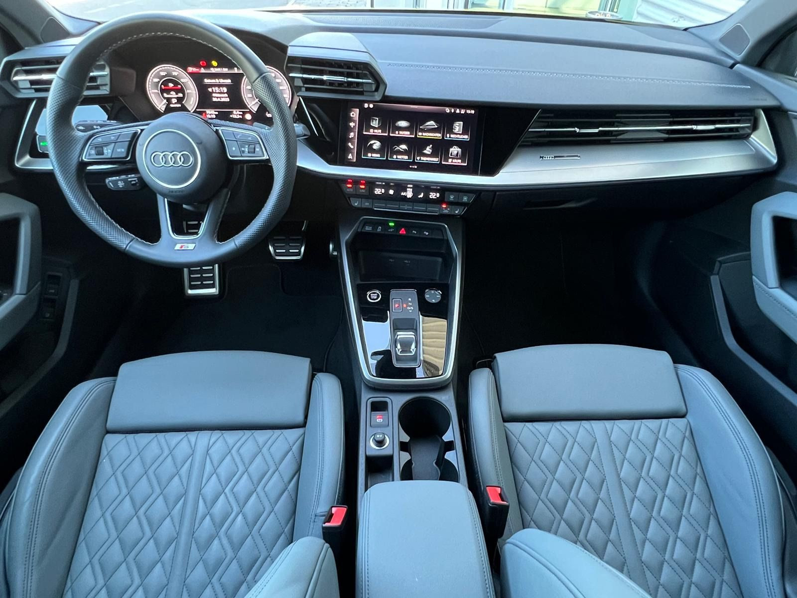 Fahrzeugabbildung Audi A3 Sportback 45 TFSIe S LINE+WINTERRÄD+AHK+LEDER