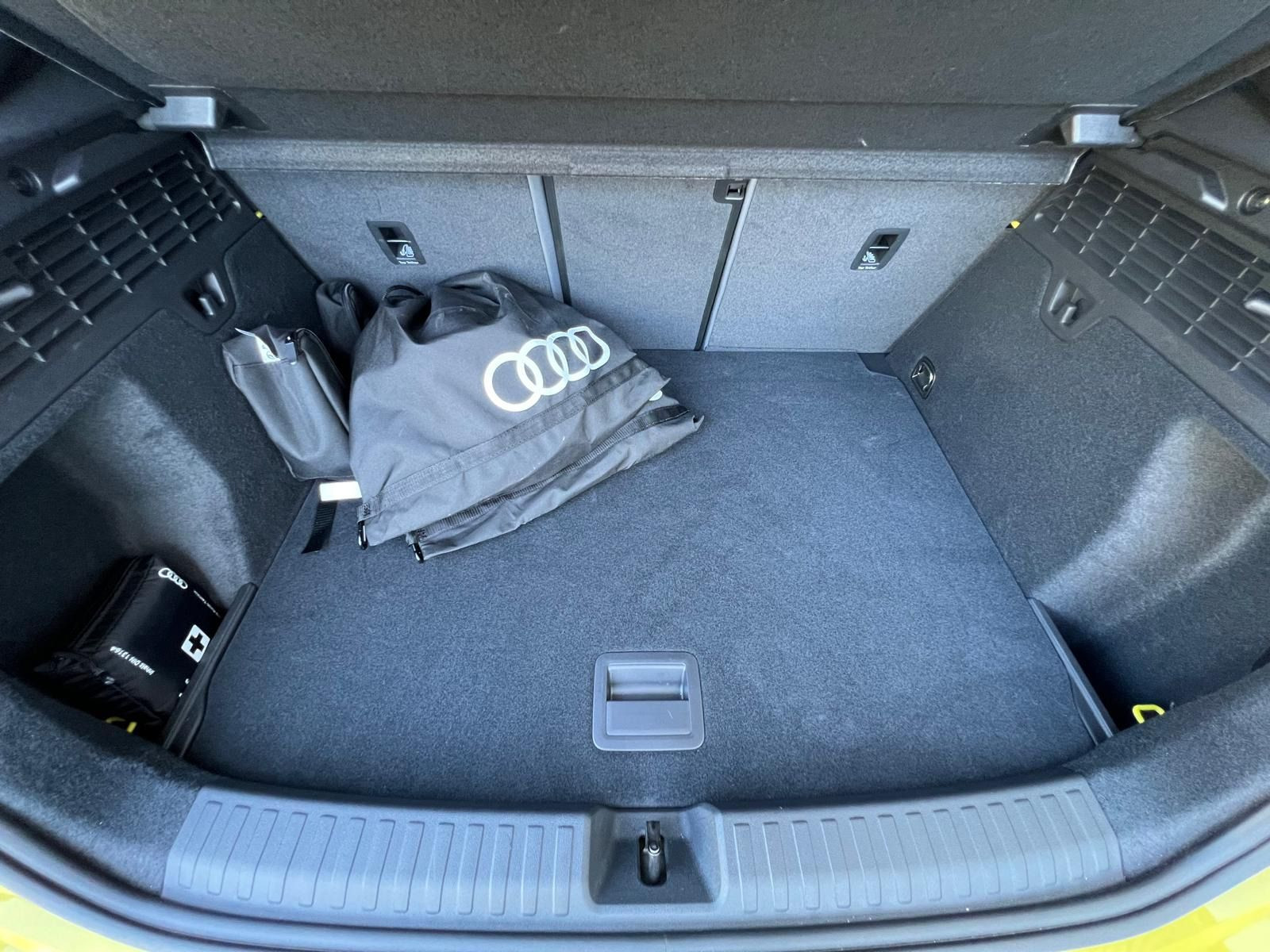 Fahrzeugabbildung Audi A3 Sportback 45 TFSIe S LINE+WINTERRÄD+AHK+LEDER