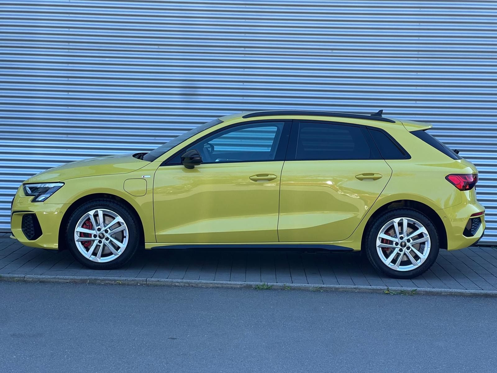 Fahrzeugabbildung Audi A3 Sportback 45 TFSIe S LINE+WINTERRÄD+AHK+LEDER