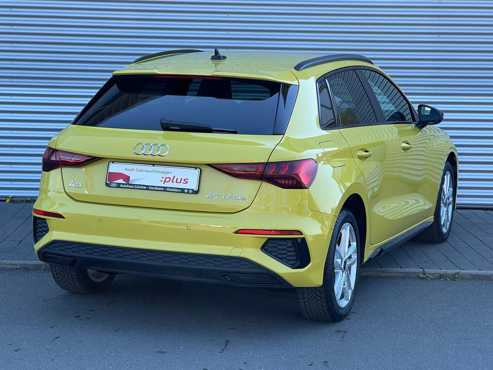 Fahrzeugabbildung Audi A3 Sportback 45 TFSIe S LINE+WINTERRÄD+AHK+LEDER