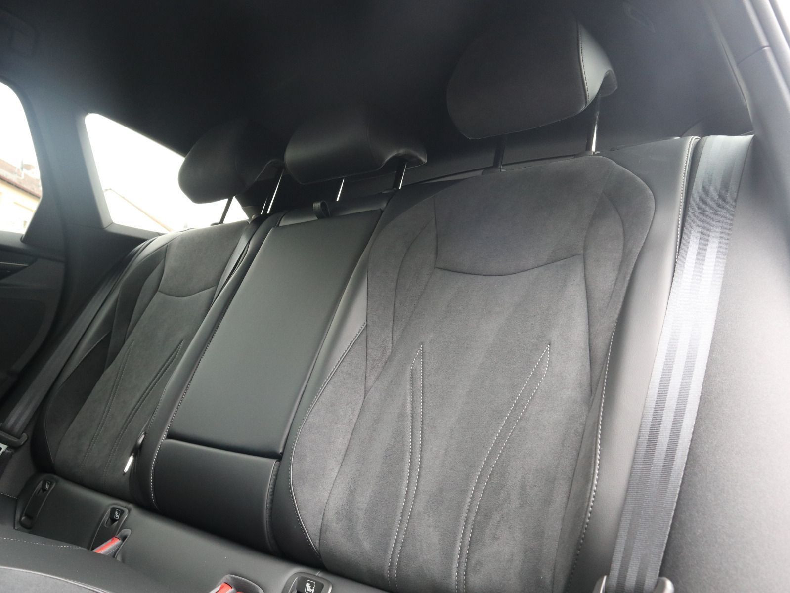 Fahrzeugabbildung Volkswagen ID.7 Tourer Pro 210 kW (286 PS) 77 kWh 1-Gang-Automatik