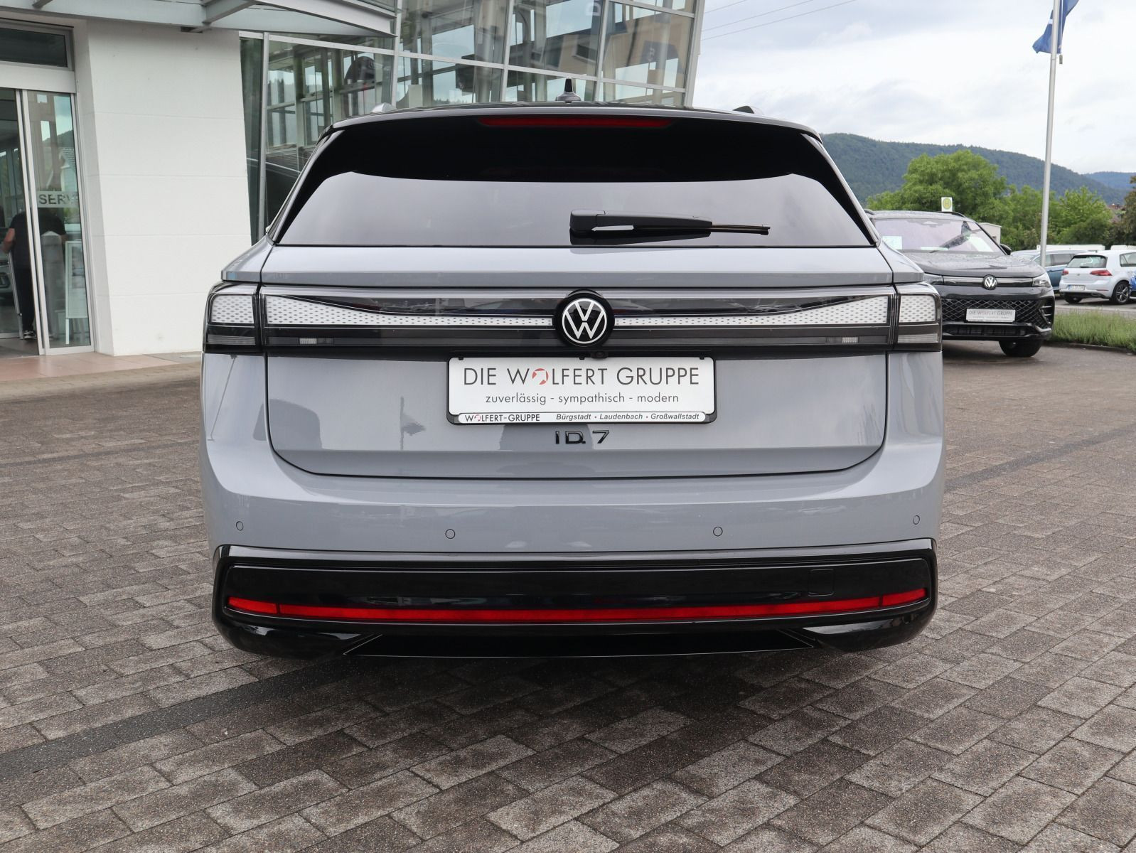 Fahrzeugabbildung Volkswagen ID.7 Tourer Pro 210 kW (286 PS) 77 kWh 1-Gang-Automatik