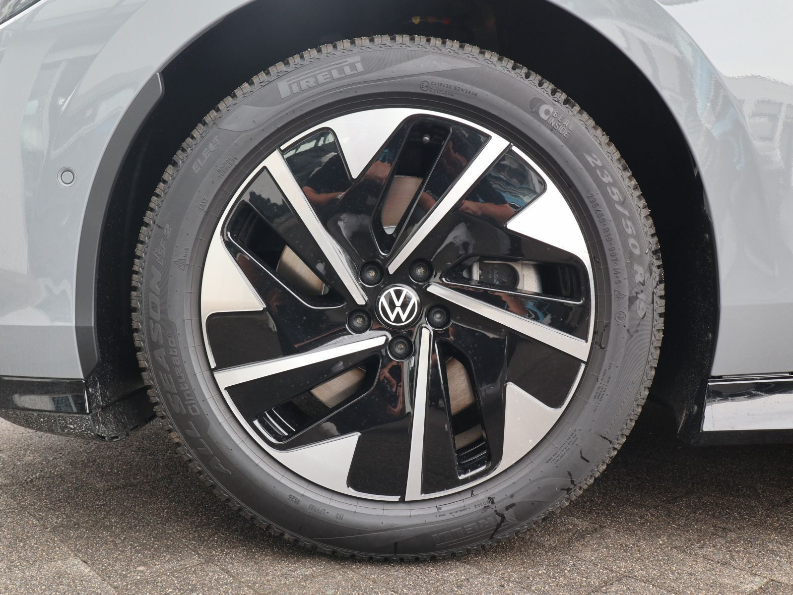 Fahrzeugabbildung Volkswagen ID.7 Tourer Pro 210 kW (286 PS) 77 kWh 1-Gang-Automatik