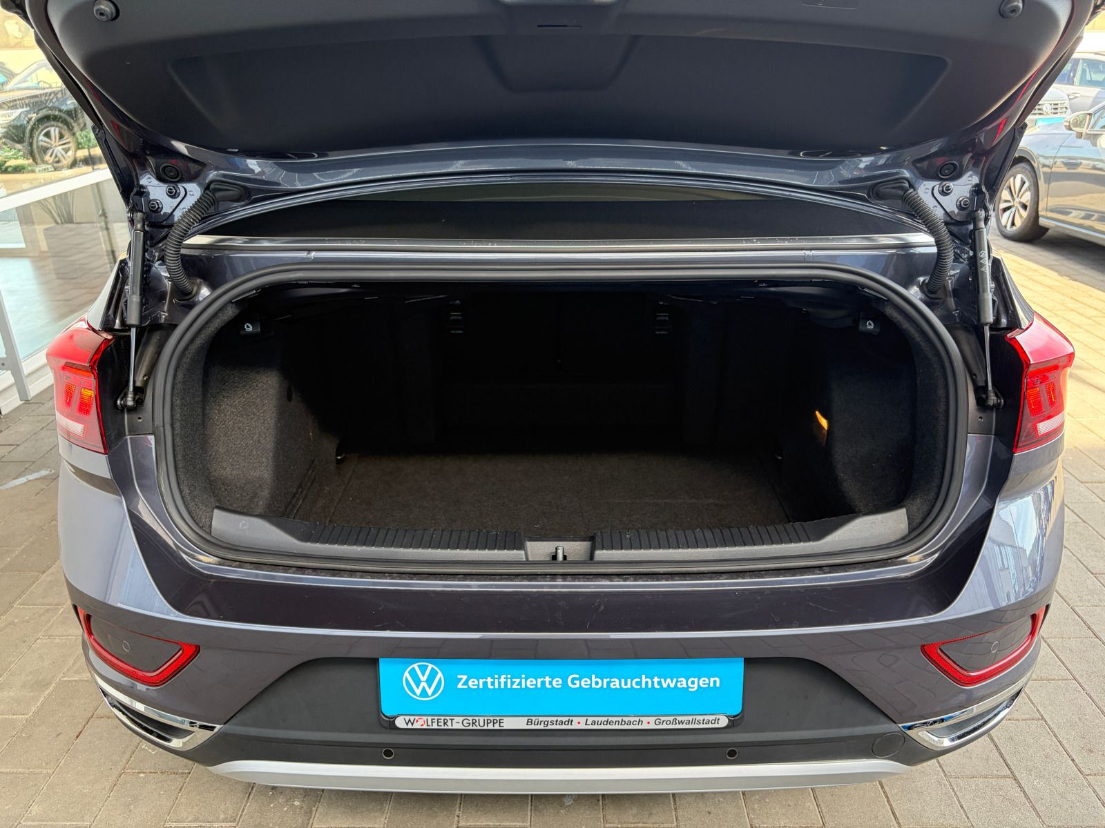 Fahrzeugabbildung Volkswagen T-Roc Cabriolet GOAL 1.0 TSI RFK NAVI ACC LED CARPLAY