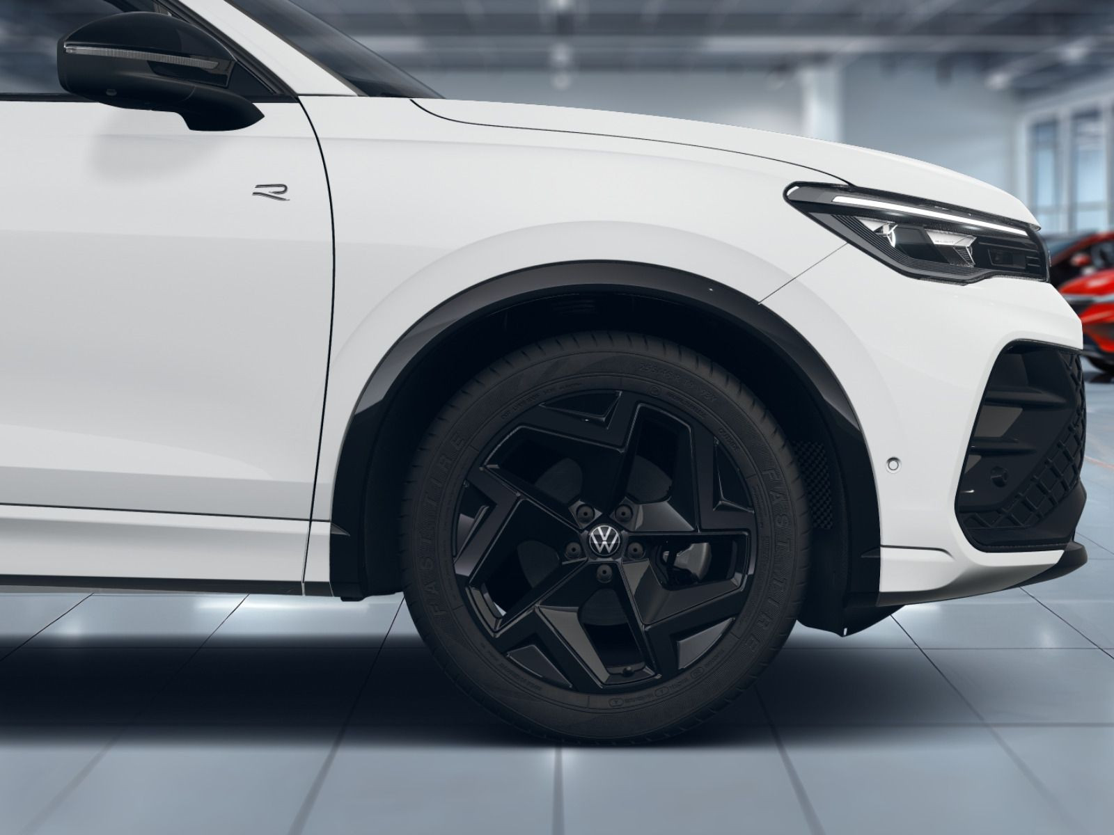 Fahrzeugabbildung Volkswagen Tiguan R-Line 1,5 l eTSI OPF (150 PS) DSG*WINTERRÄDER*NAVI*