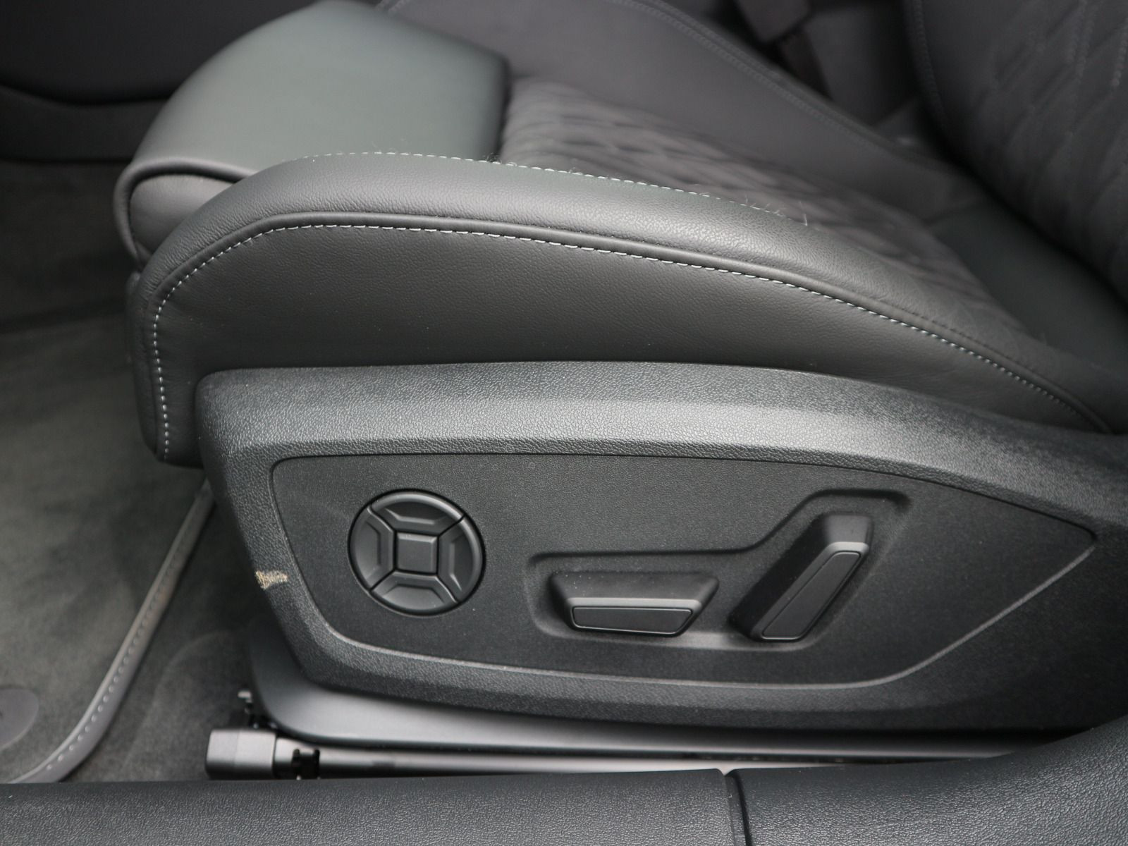 Fahrzeugabbildung Audi A6 Avant TDI quattro S line*AHK*ACC*MATRIX*B&O*