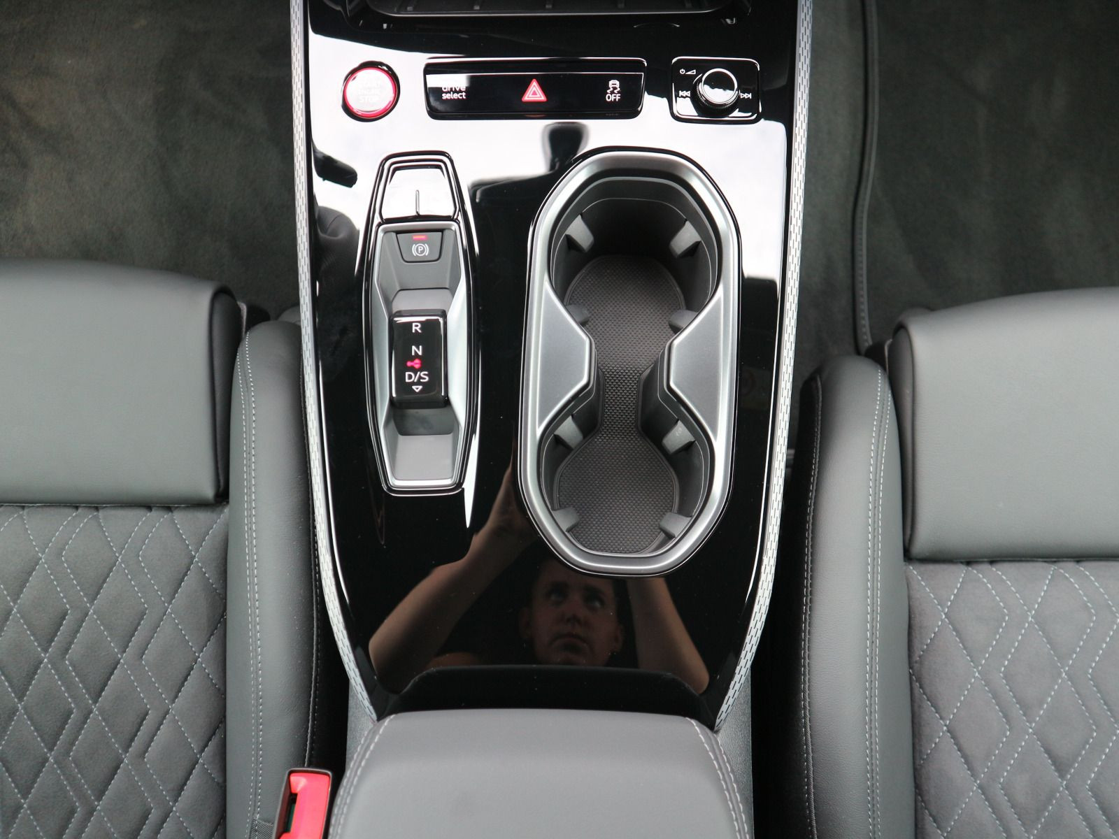 Fahrzeugabbildung Audi A6 Avant TDI quattro S line*AHK*ACC*MATRIX*B&O*