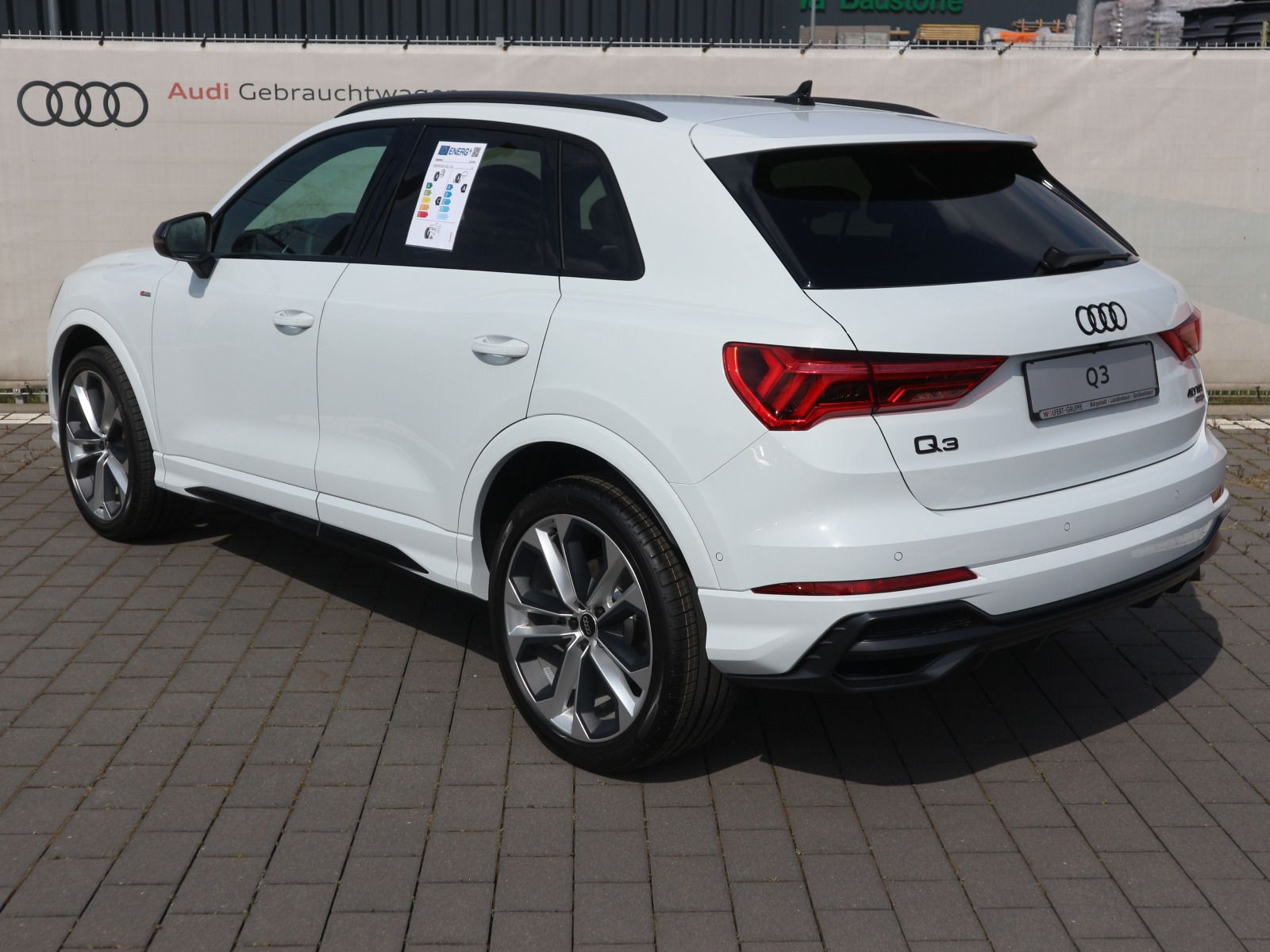 Fahrzeugabbildung Audi Q3 S line 40 TDI quattro*LED*AHK*NAVI*SONOS*ACC*