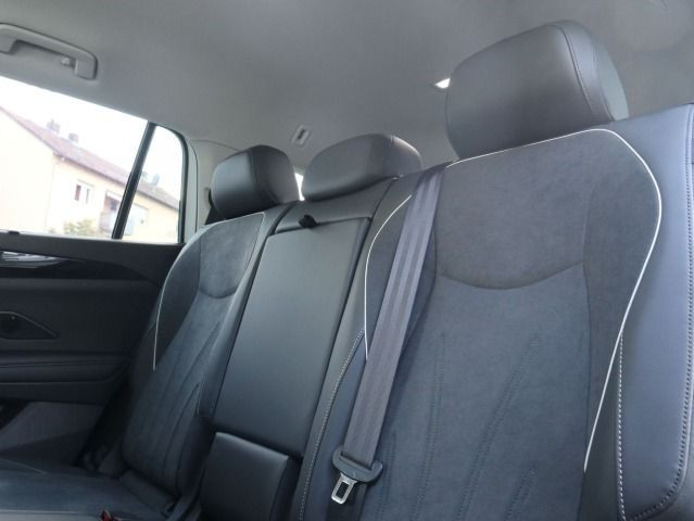 Fahrzeugabbildung Volkswagen Tayron Elegance 1,5 l eTSI OPF (150 PS) DSG *AHK*WINTERRÄDER*7-SITZER*NAVI*