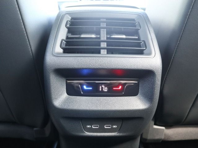 Fahrzeugabbildung Volkswagen Tayron Elegance 1,5 l eTSI OPF (150 PS) DSG *AHK*WINTERRÄDER*7-SITZER*NAVI*