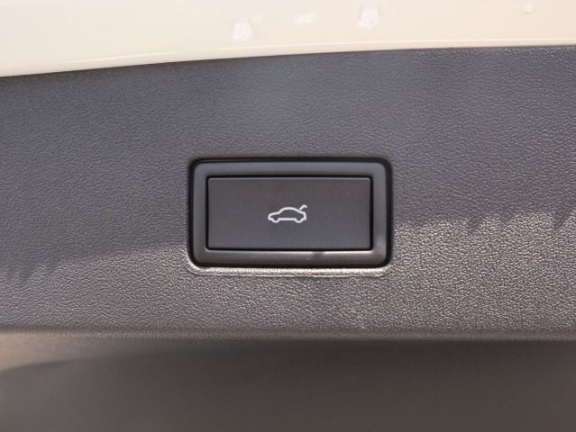 Fahrzeugabbildung Volkswagen Tayron Elegance 1,5 l eTSI OPF (150 PS) DSG *AHK*WINTERRÄDER*7-SITZER*NAVI*