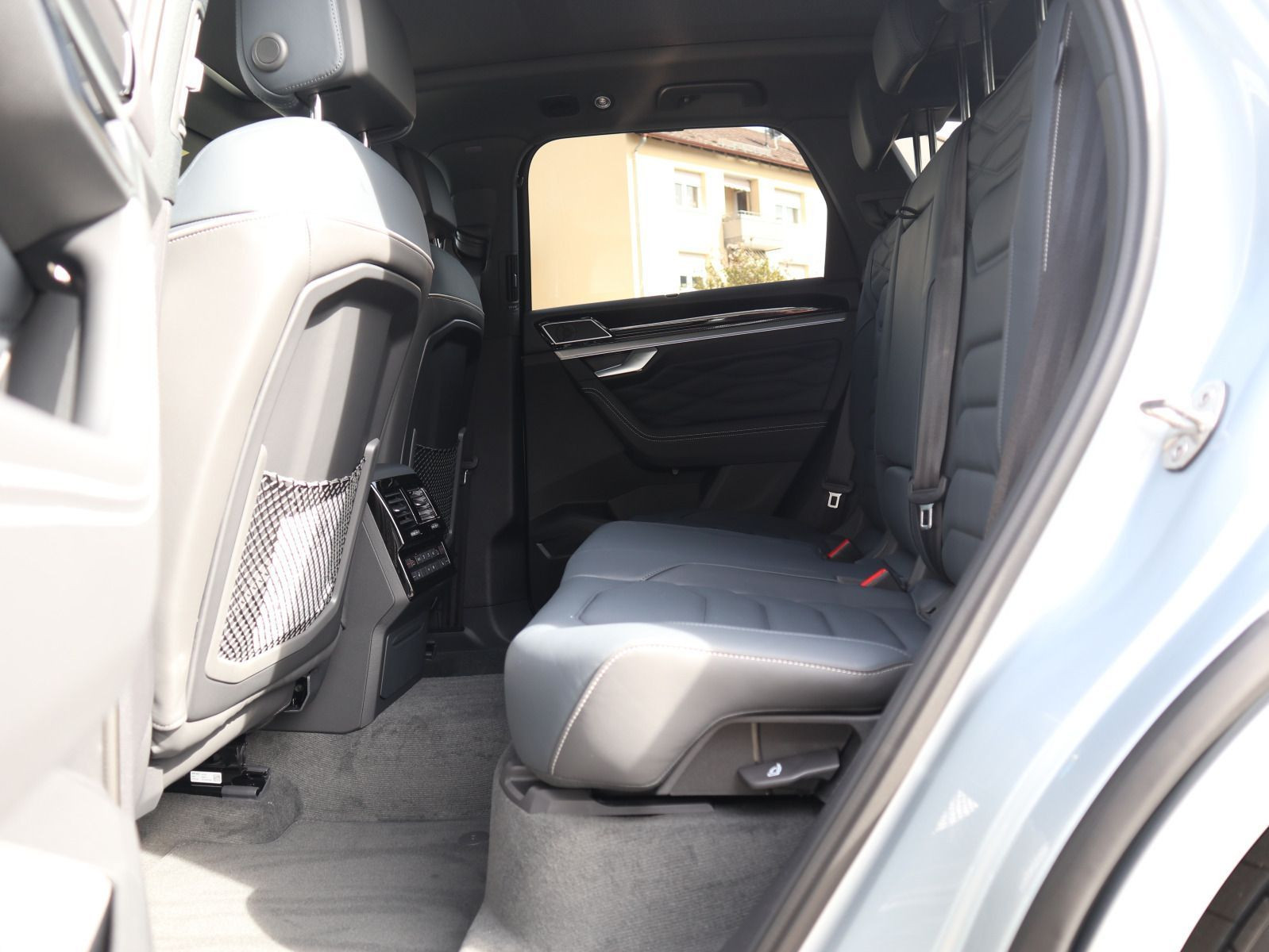 Fahrzeugabbildung Volkswagen Touareg R-Line 3,0 l V6 TDI SCR 4MOTION 210 kW (286 PS) 8-Gang-Automatik (Tiptronic)