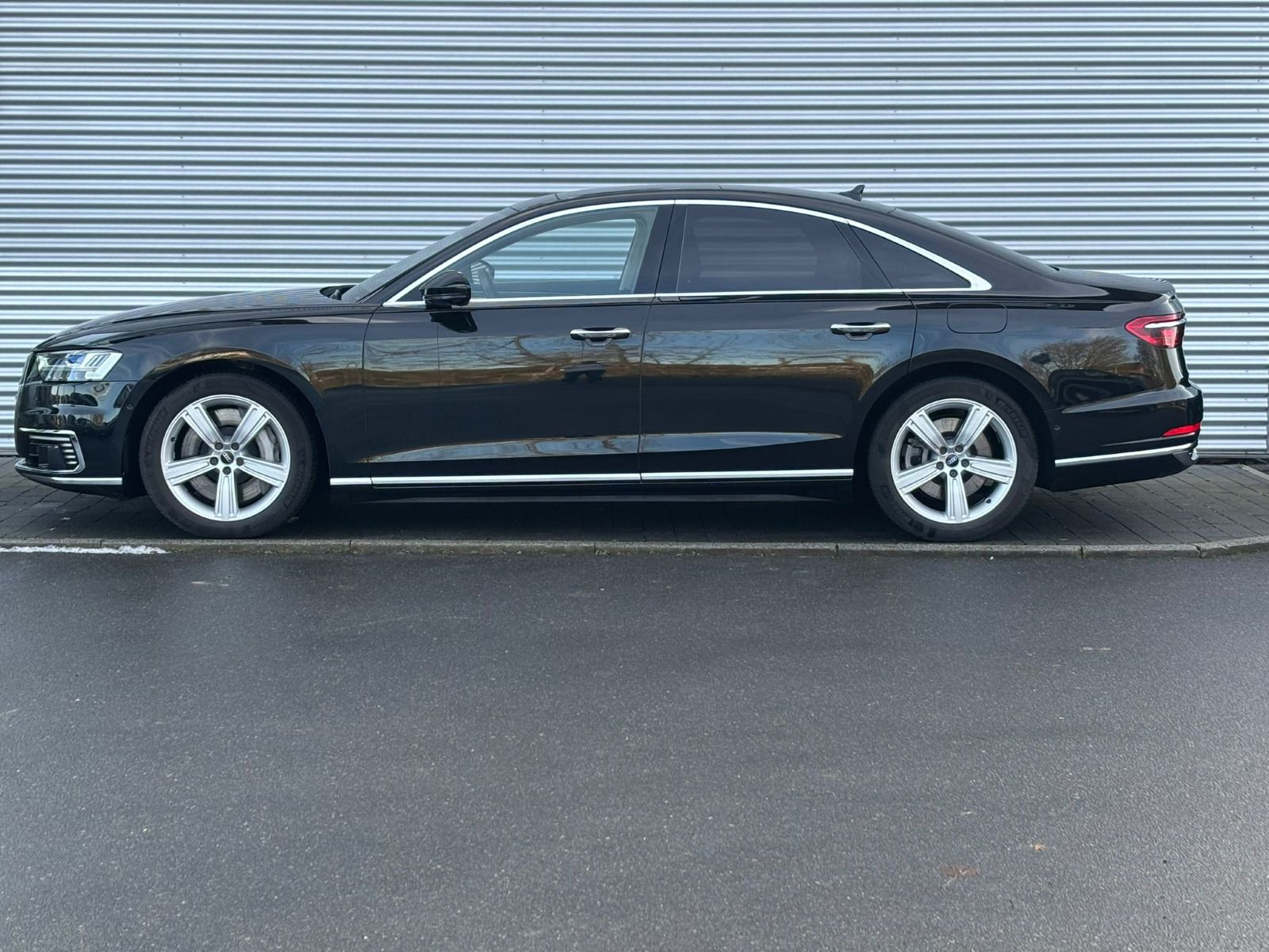 Fahrzeugabbildung Audi A8 60 TFSIe+PANORAMADACH+LASERLICHT+B&O+HEAD UP+