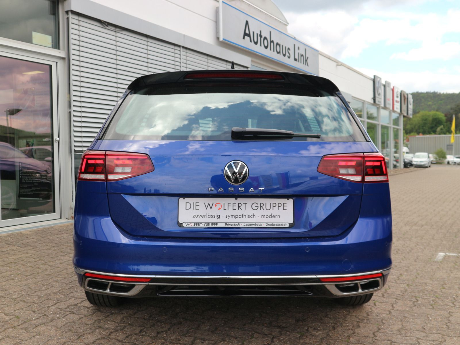 Fahrzeugabbildung Volkswagen Passat Variant Business R-Line 2.0 TDI ACC RFK LED NAVI