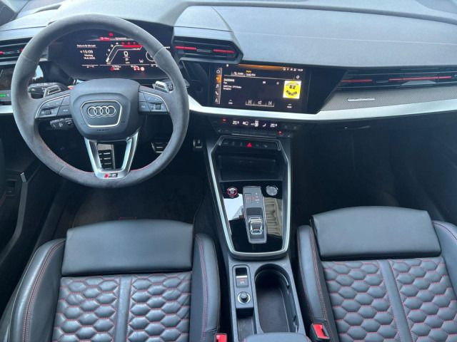Fahrzeugabbildung Audi RS 3 Sportback +WINTERRÄDER+SPORTABGAS+HEAD UP+
