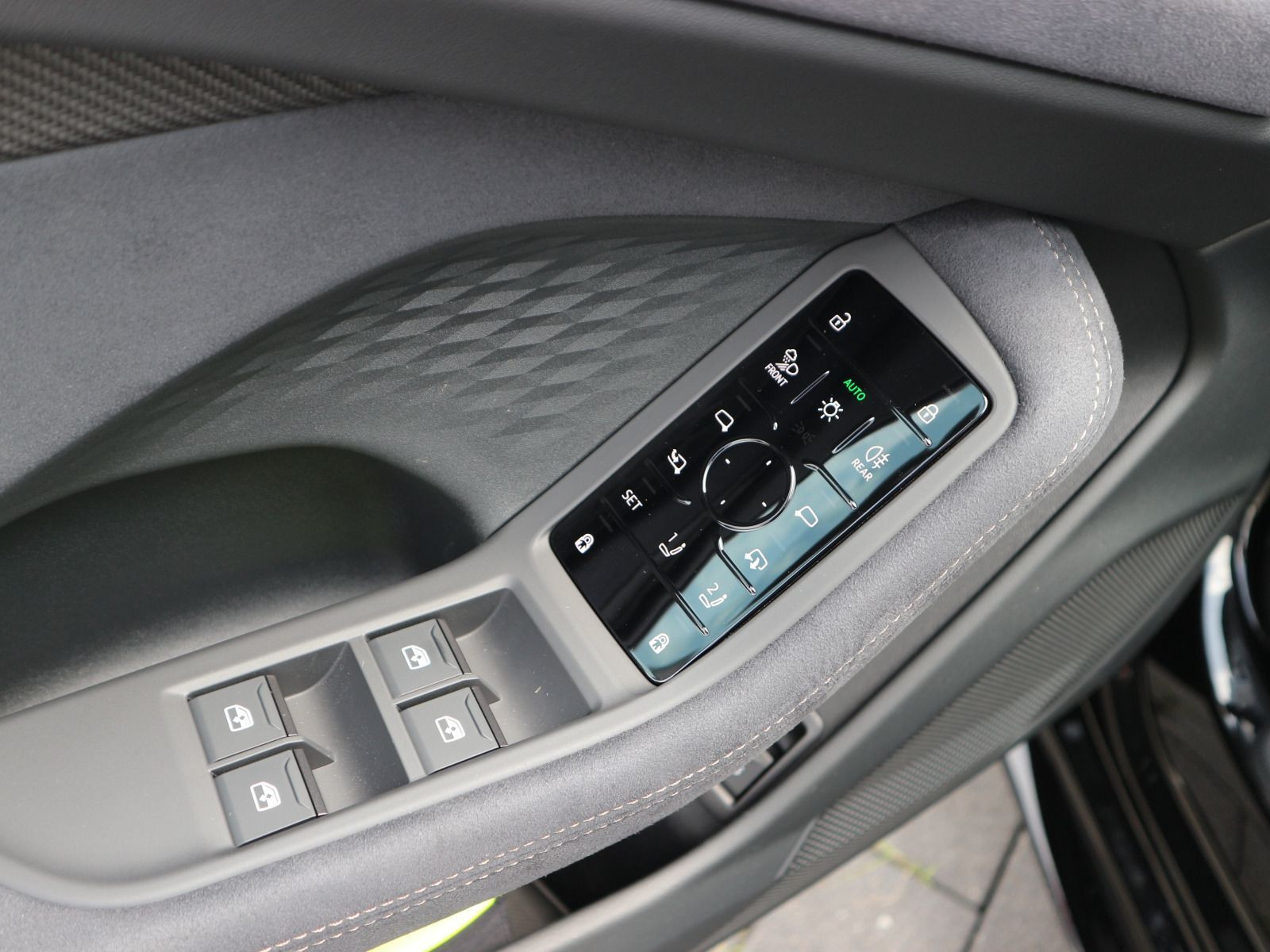 Fahrzeugabbildung Audi A6 Limousine TFSI quattro S line*PANO*B&O*HuD*