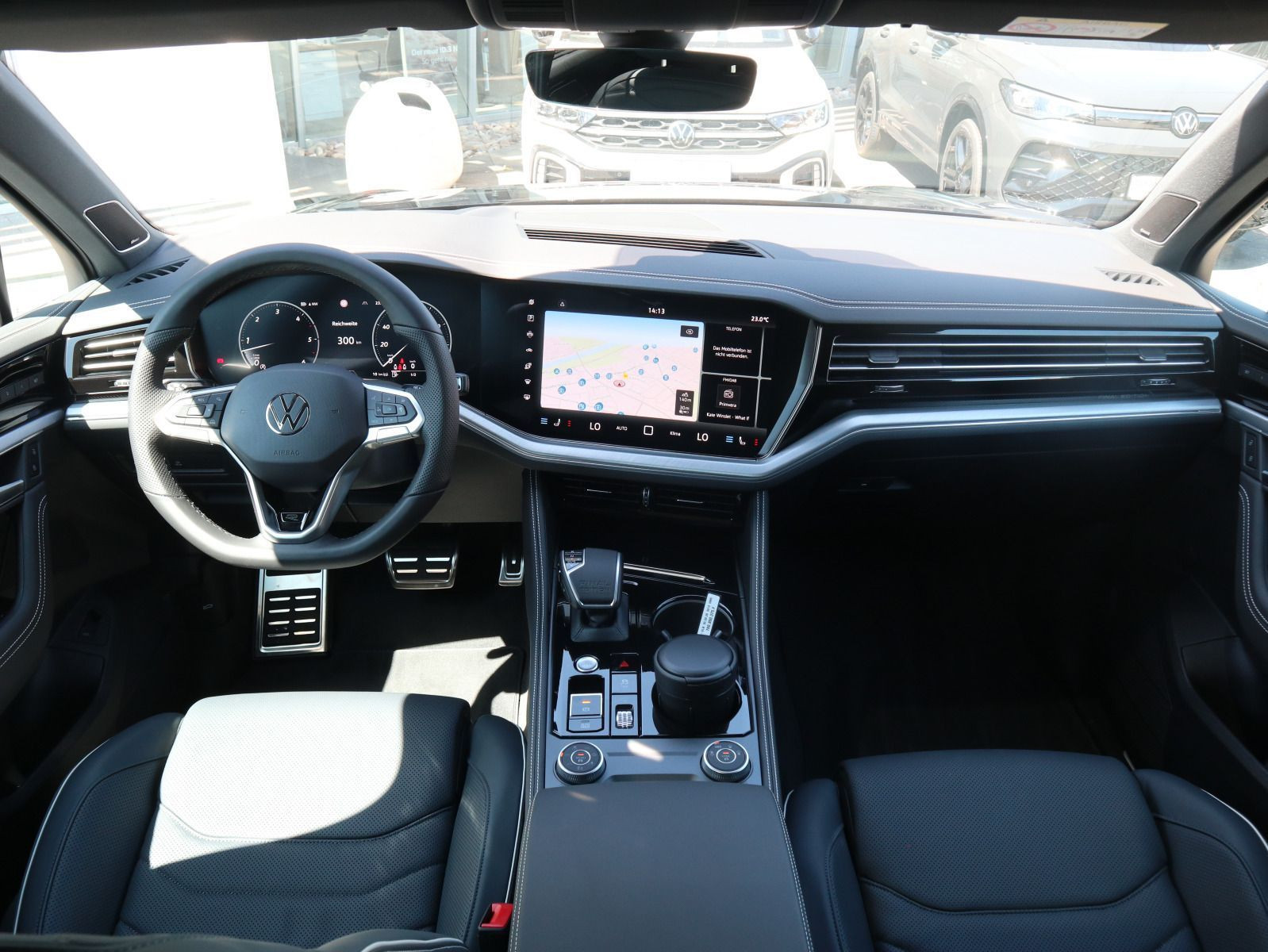 Fahrzeugabbildung Volkswagen Touareg R-Line FINAL EDITION V6 TDI SCR 4MOTION (286 PS) 8-Gang-Automatik*AHK*WINTERRÄDER*PANORAMA*
