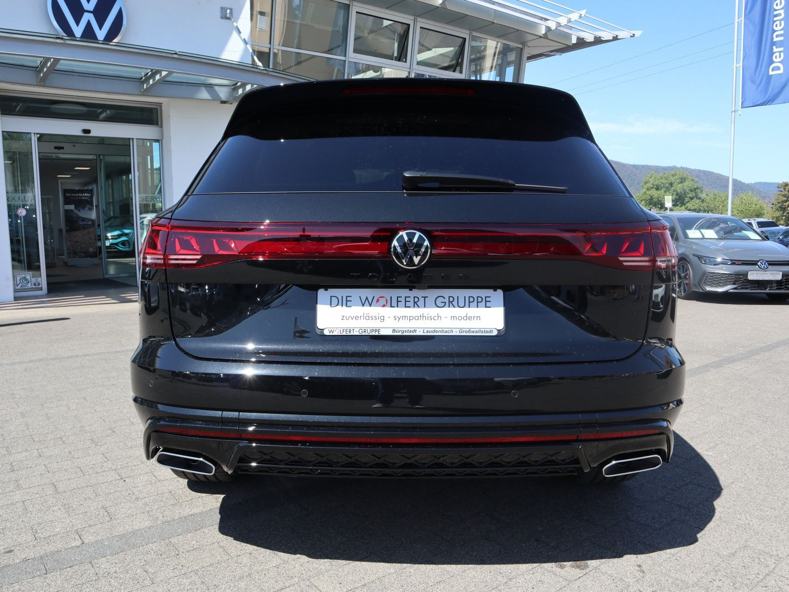 Fahrzeugabbildung Volkswagen Touareg R-Line FINAL EDITION V6 TDI SCR 4MOTION (286 PS) 8-Gang-Automatik*AHK*WINTERRÄDER*PANORAMA*