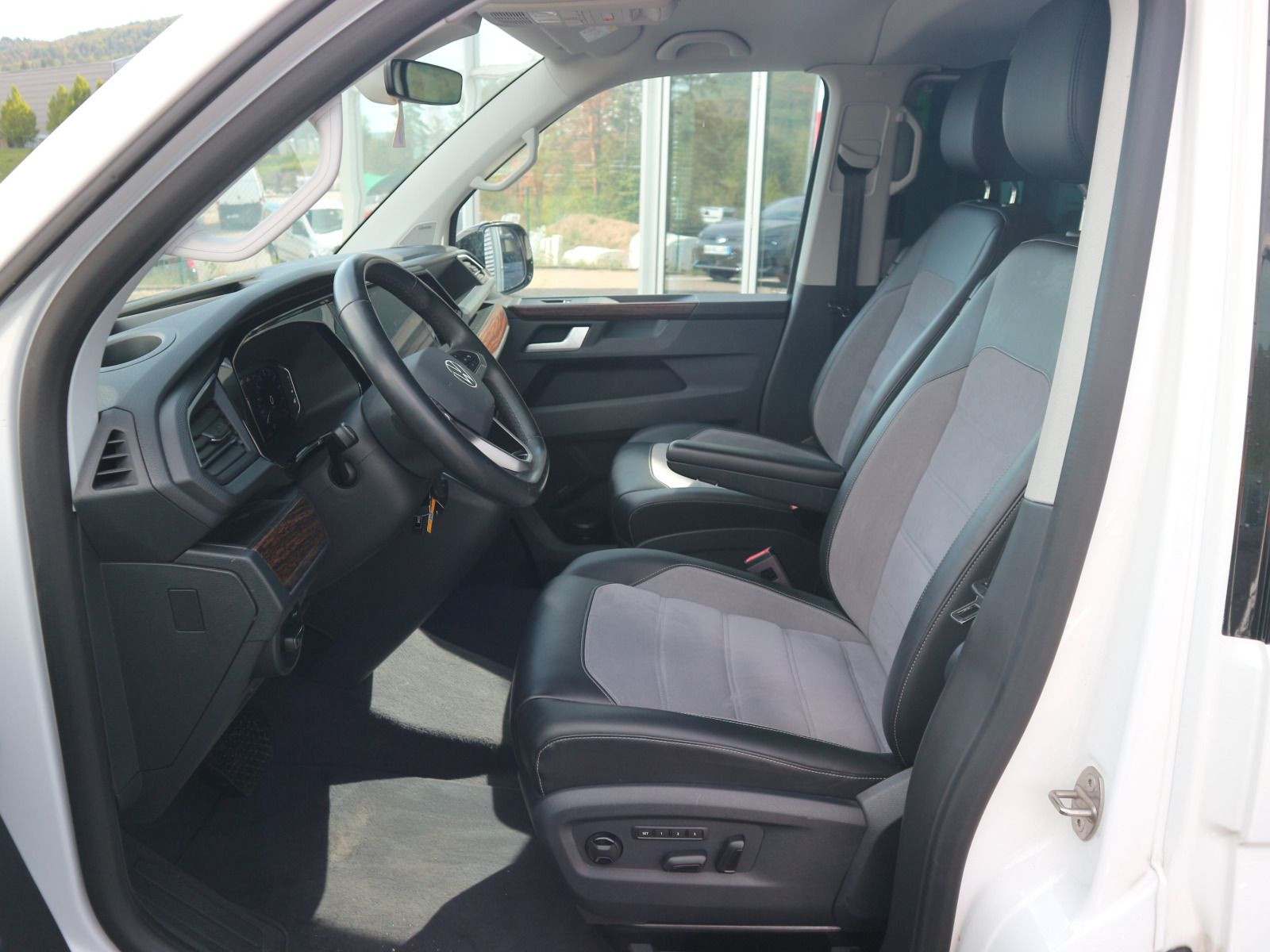 Fahrzeugabbildung Volkswagen T6.1 Multivan Generation Six 2.0 TDI ABT AHK