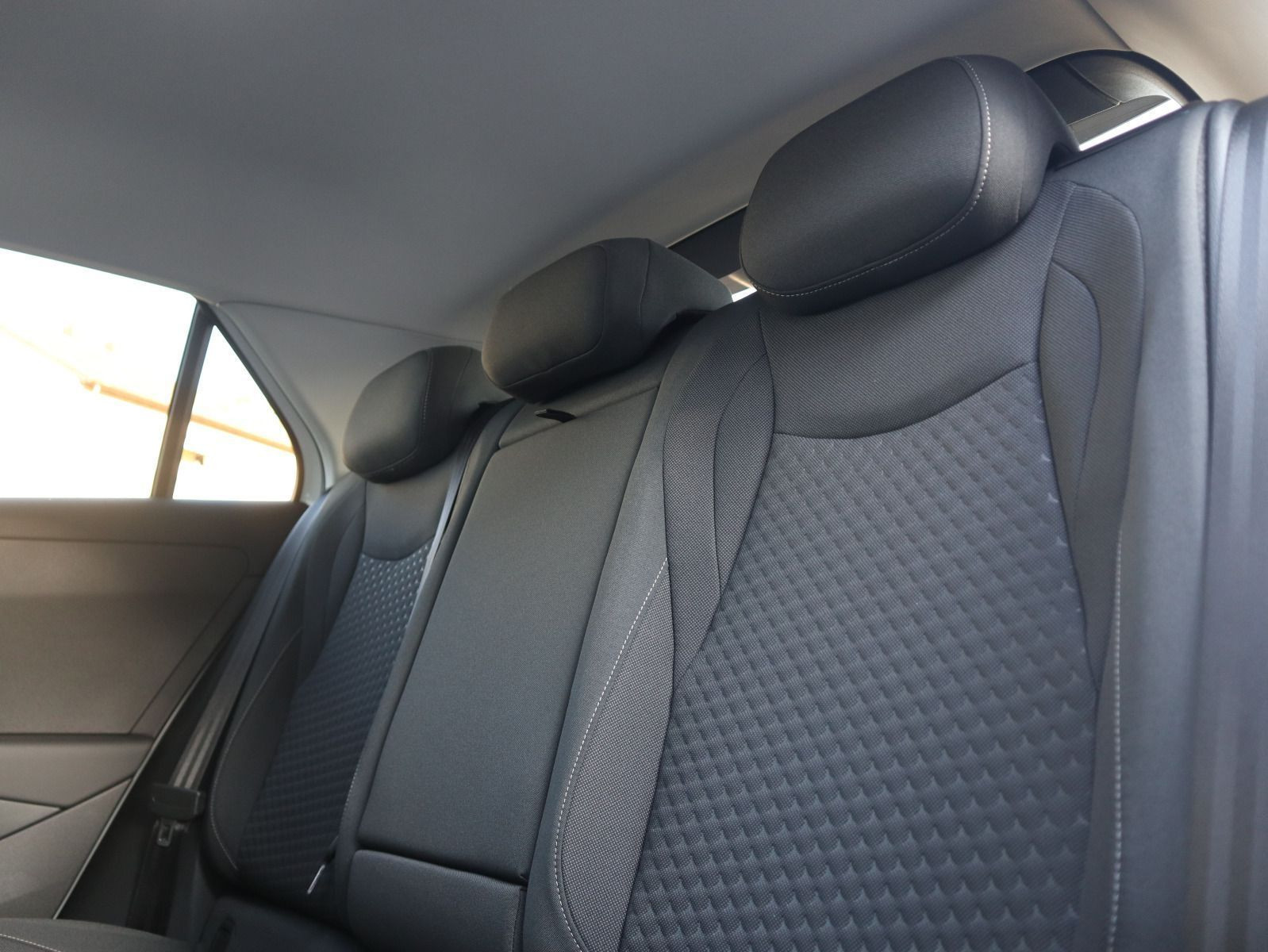 Fahrzeugabbildung Volkswagen T-Roc Life 1.5 eTSI OPF (116 PS) DSG *GANZJAHRESREIFEN*NAVI*NEUES MODELL*