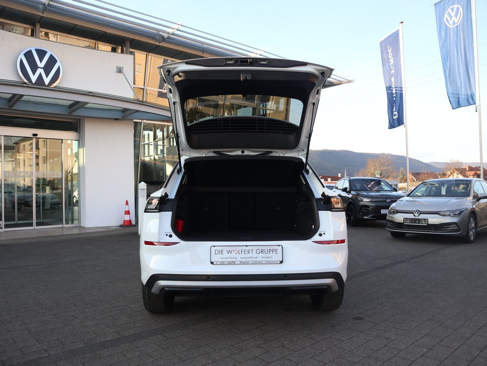 Fahrzeugabbildung Volkswagen T-Roc Life 1.5 eTSI OPF (116 PS) DSG *GANZJAHRESREIFEN*NAVI*NEUES MODELL*