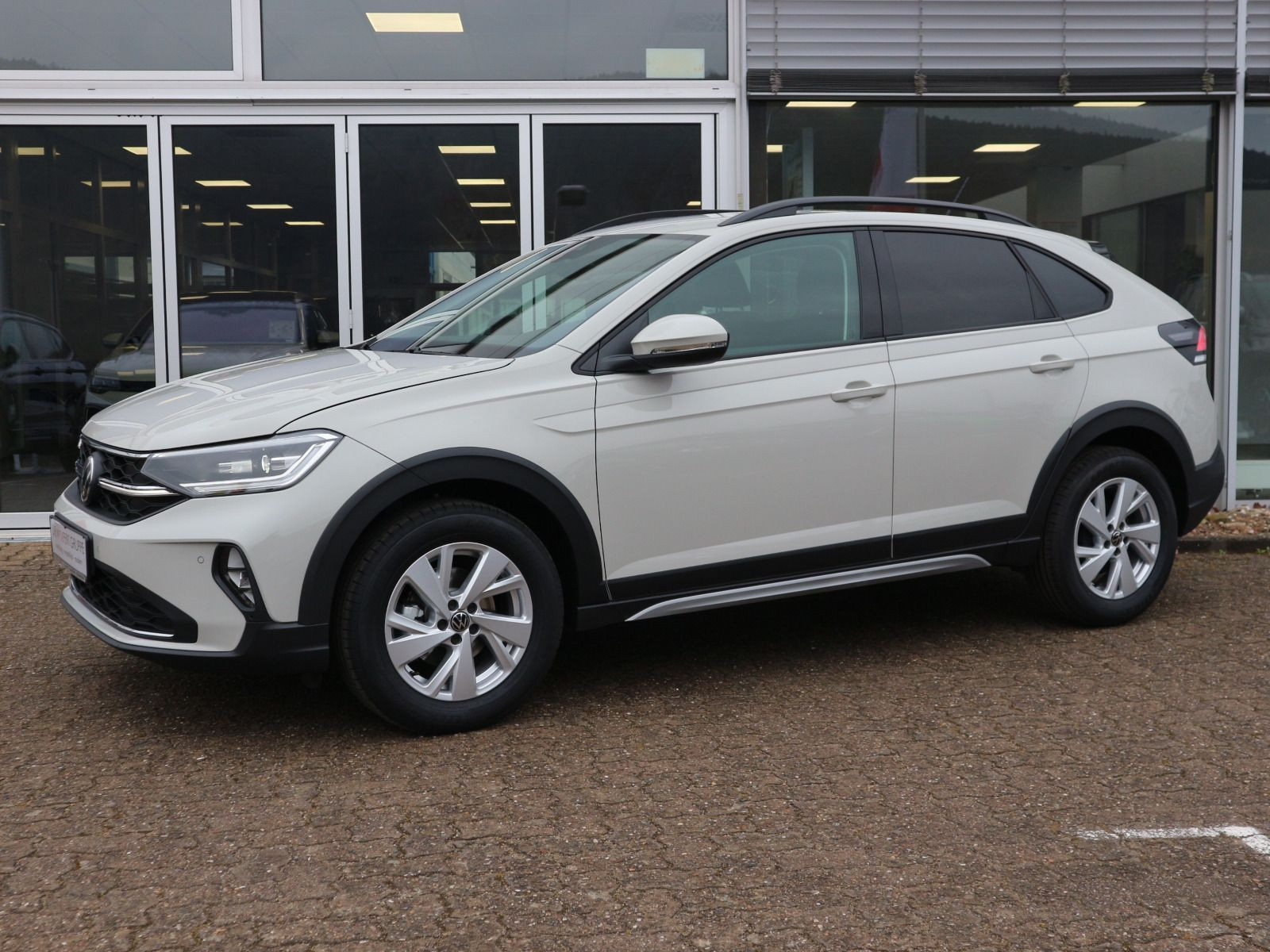 Fahrzeugabbildung Volkswagen Taigo Life 1,0 TSI OPF (95 PS) 5-Gang *WINTERRÄDER*LED-MATRIX*NAVI*