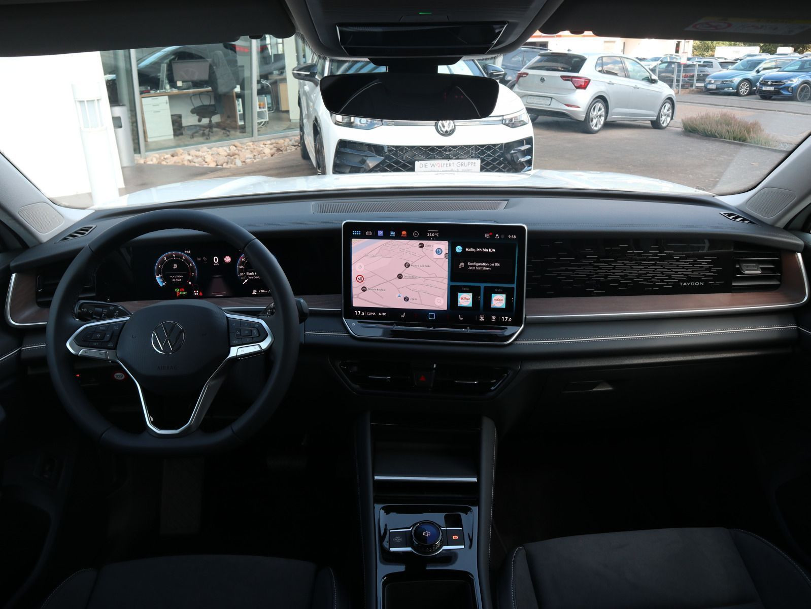 Fahrzeugabbildung Volkswagen Tayron Elegance 1,5 l eTSI OPF (150 PS) DSG *AHK*WINTERRÄDER*7-SITZER*NAVI*