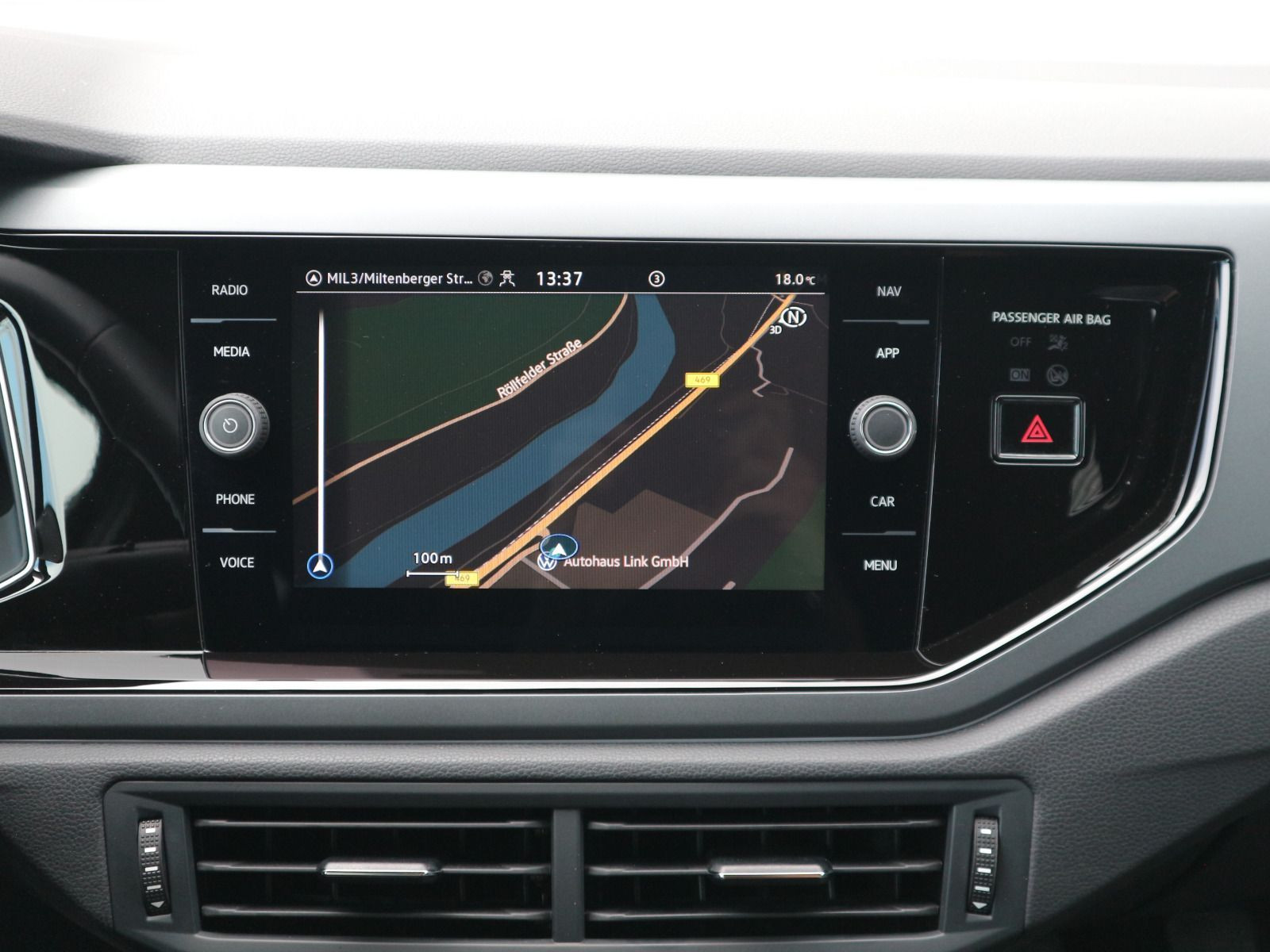 Fahrzeugabbildung Volkswagen Taigo R-Line 1.5 TSI DSG AHK RFK MATRIX BLACK