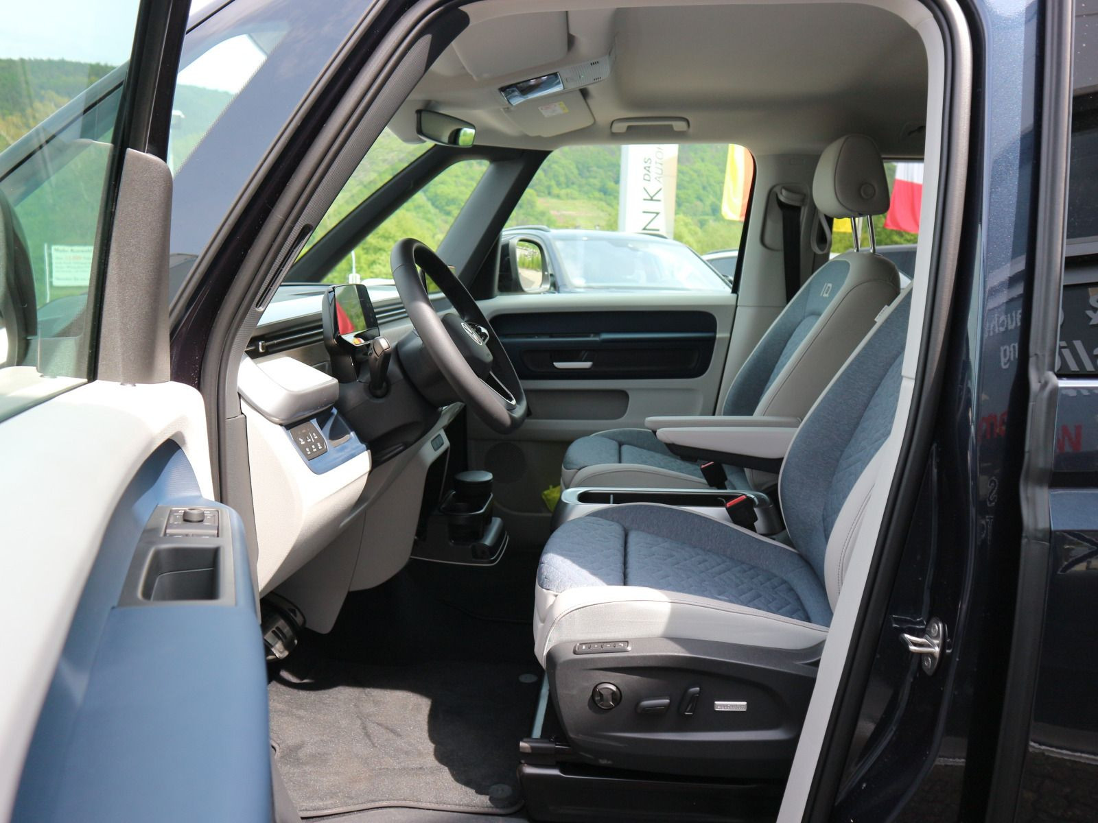 Fahrzeugabbildung Volkswagen ID.Buzz PRO AHK MATRIX LED ACC AREA EASY OPEN