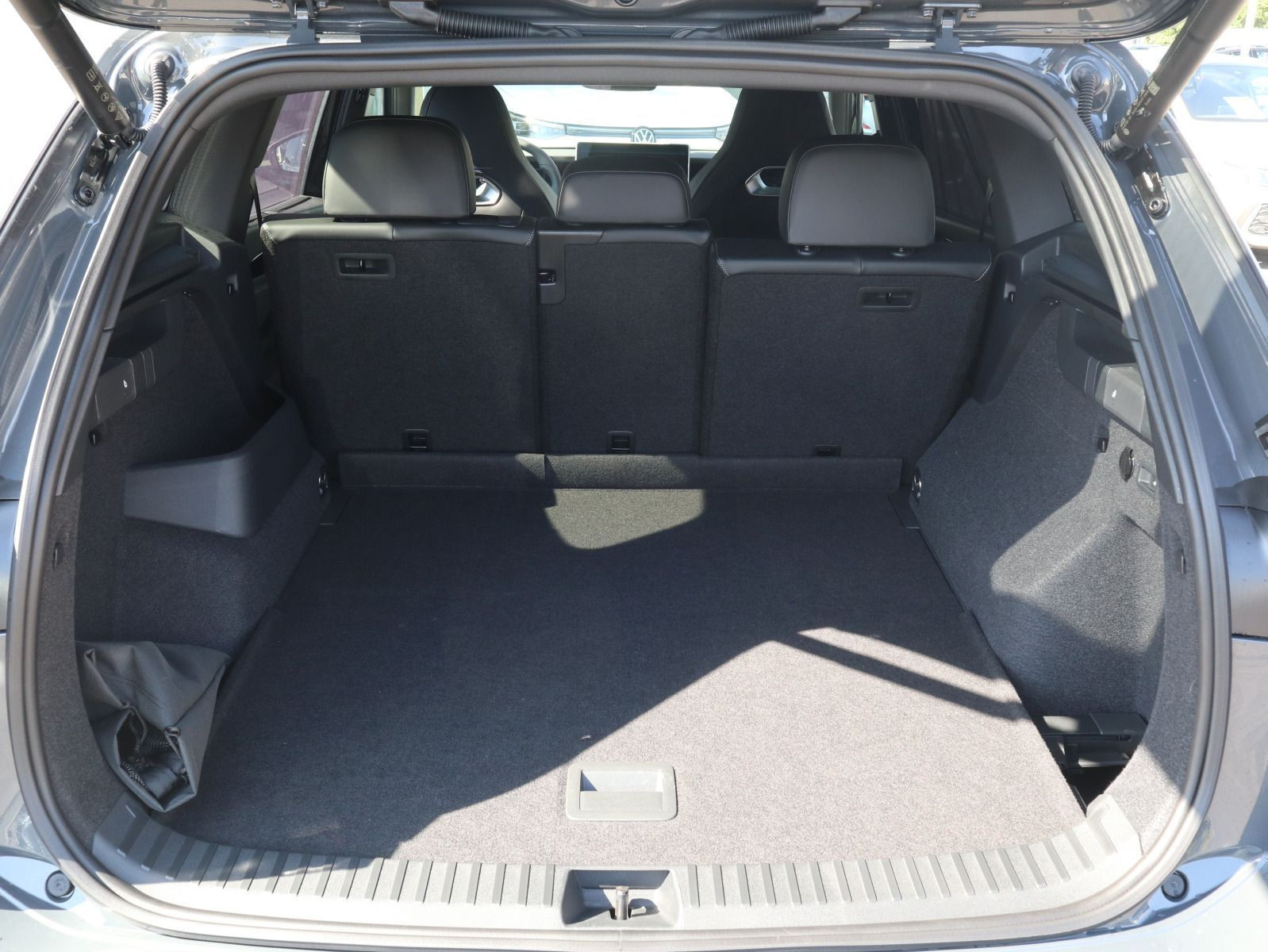 Fahrzeugabbildung Volkswagen Tayron R-Line 2,0 TDI SCR 4MOTION (193 PS) DSG *AHK*PANO*STANDHZG*WINTERRÄDER*