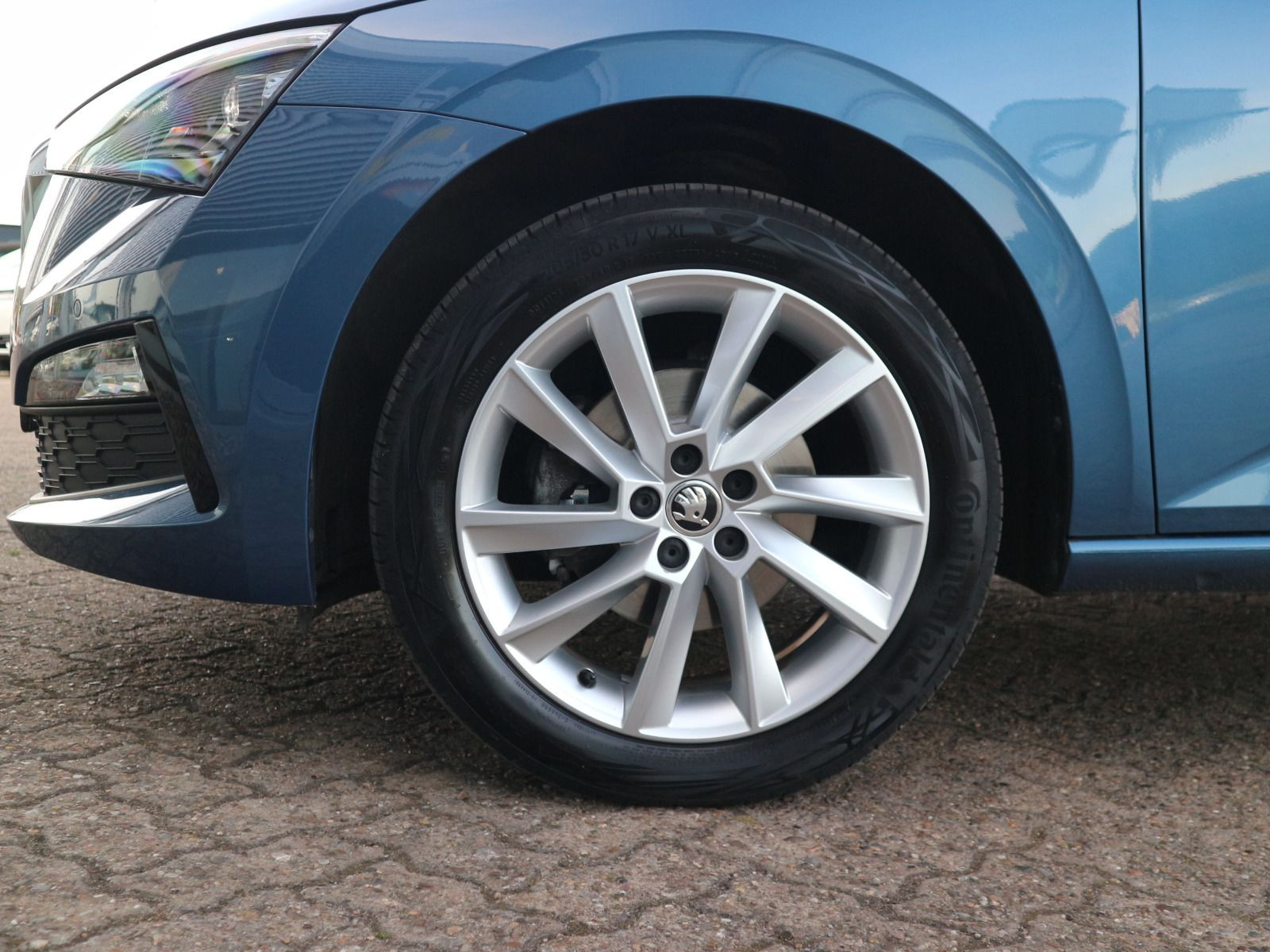 Fahrzeugabbildung SKODA Scala Style 1.5 TSI RFK LED RFK CARPLAY GRA