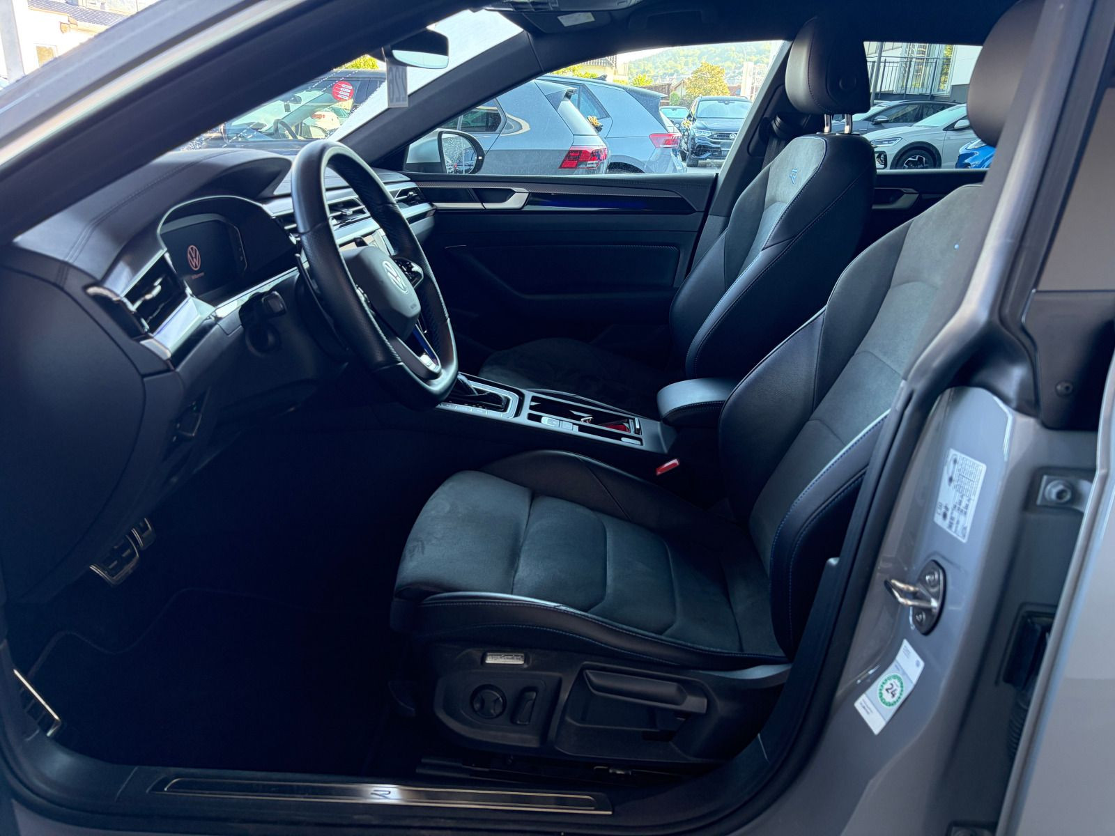 Fahrzeugabbildung Volkswagen Arteon R Shooting Brake 2.0 TSI DSG 4M 360° MATRIX ACC