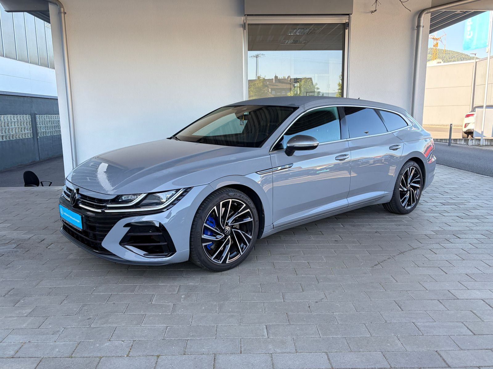 Fahrzeugabbildung Volkswagen Arteon R Shooting Brake 2.0 TSI DSG 4M 360° MATRIX ACC