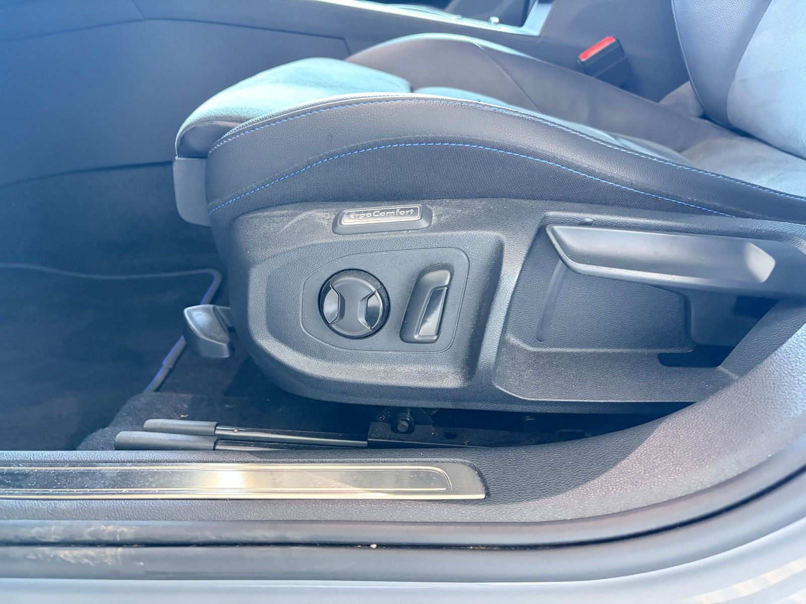 Fahrzeugabbildung Volkswagen Arteon R Shooting Brake 2.0 TSI DSG 4M 360° MATRIX ACC