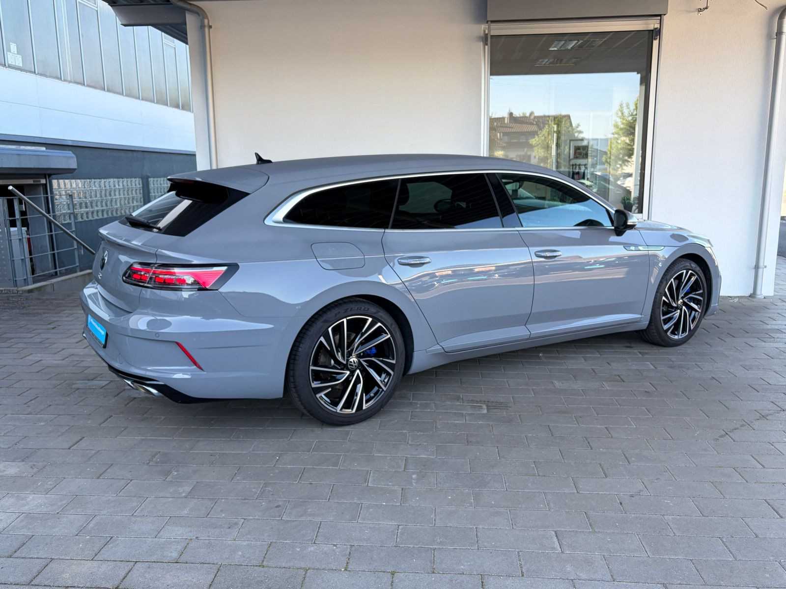 Fahrzeugabbildung Volkswagen Arteon R Shooting Brake 2.0 TSI DSG 4M 360° MATRIX ACC