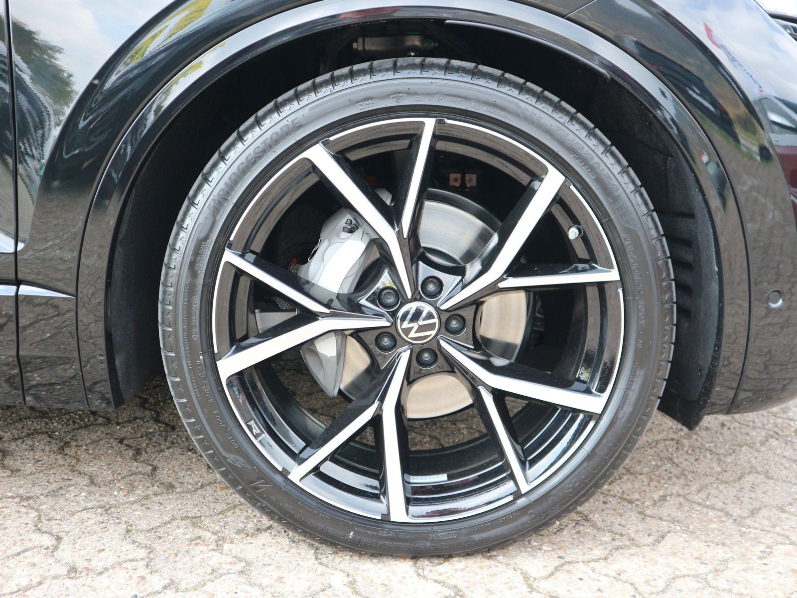 Fahrzeugabbildung Volkswagen Touareg R-Line 3.0 TDI 4M ABT 330 PS AHK PANO STHZG