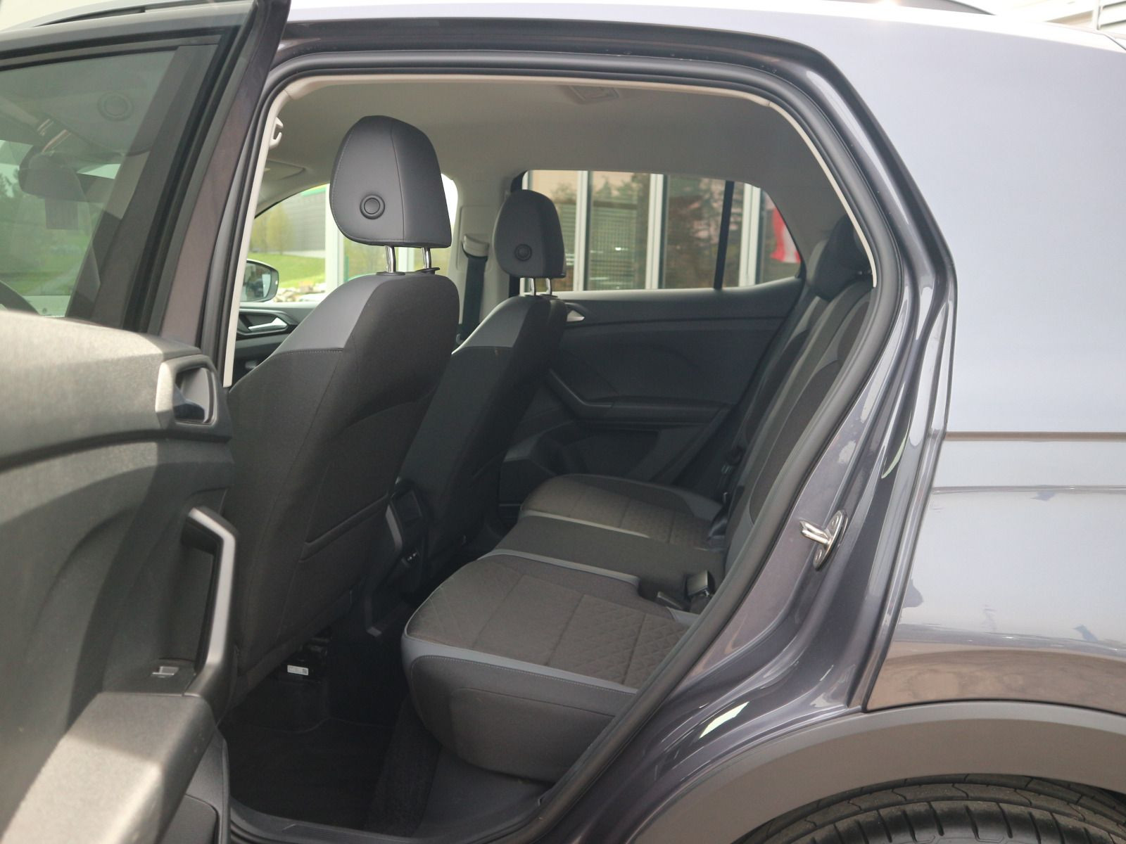 Fahrzeugabbildung Volkswagen T-Cross R-Line 1.5 TSI DSG ACC RFK NAVI CARPLAY LIGHTASSIST