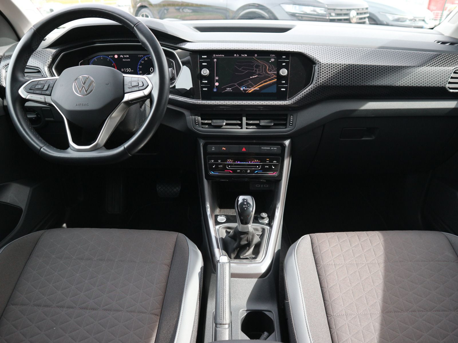 Fahrzeugabbildung Volkswagen T-Cross R-Line 1.5 TSI DSG ACC RFK NAVI CARPLAY LIGHTASSIST