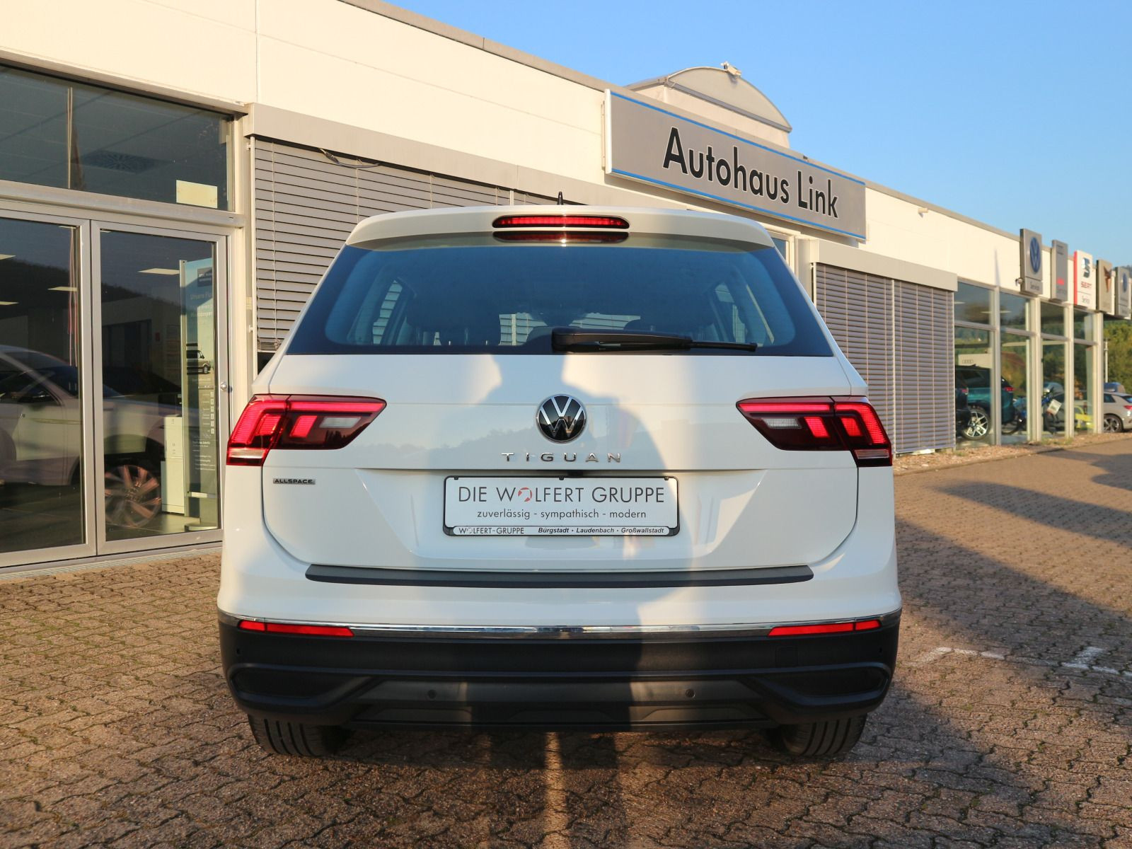 Fahrzeugabbildung Volkswagen Tiguan Allspace Life 2.0 TDI DSG RFK ACC LED NAVI