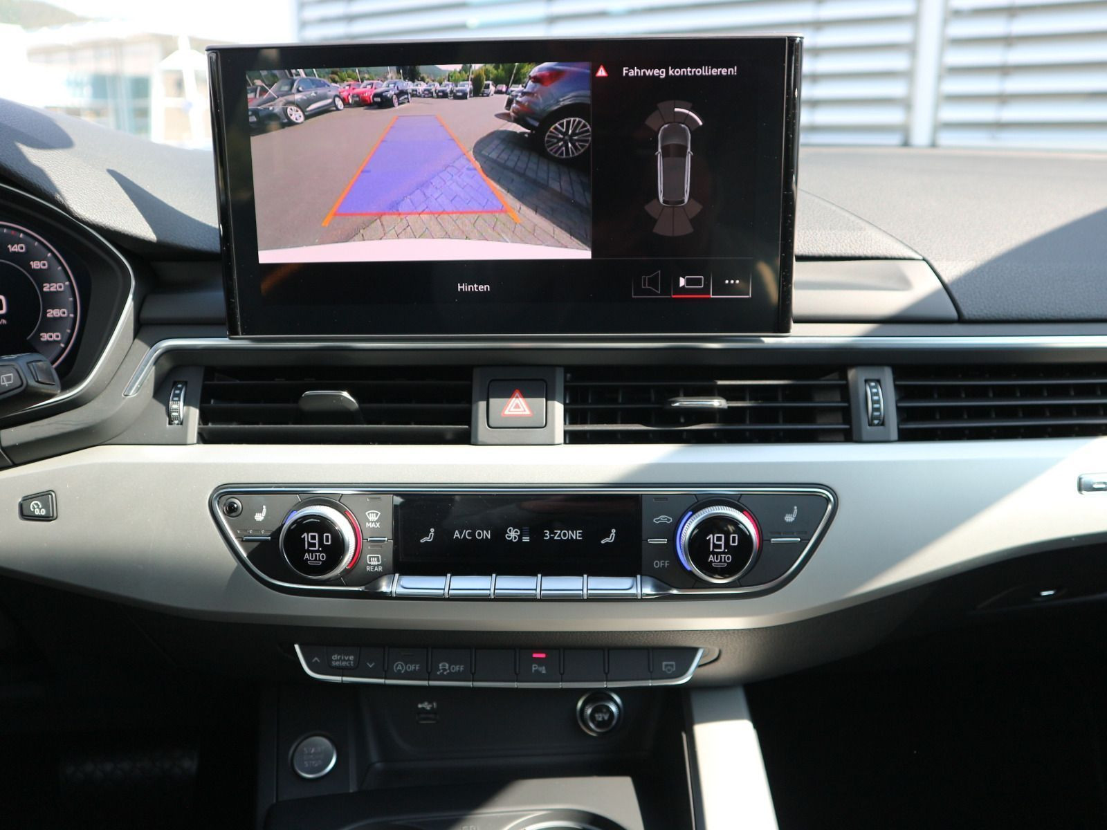 Fahrzeugabbildung Audi A4 Avant 45 TDI quattro S line MATRIX*NAVI*RFK