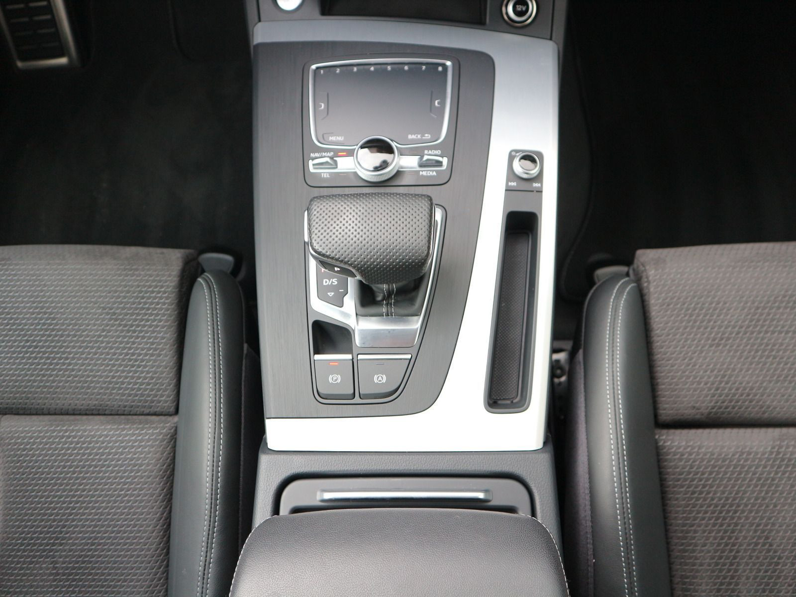 Fahrzeugabbildung Audi Q5 2.0 TFSI quattro S tronic sport CARPLAY*LED*SHZ*NAVI