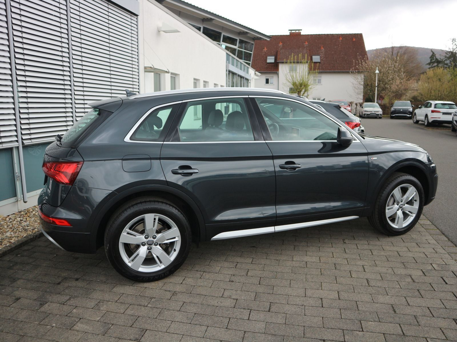 Fahrzeugabbildung Audi Q5 2.0 TFSI quattro S tronic sport CARPLAY*LED*SHZ*NAVI