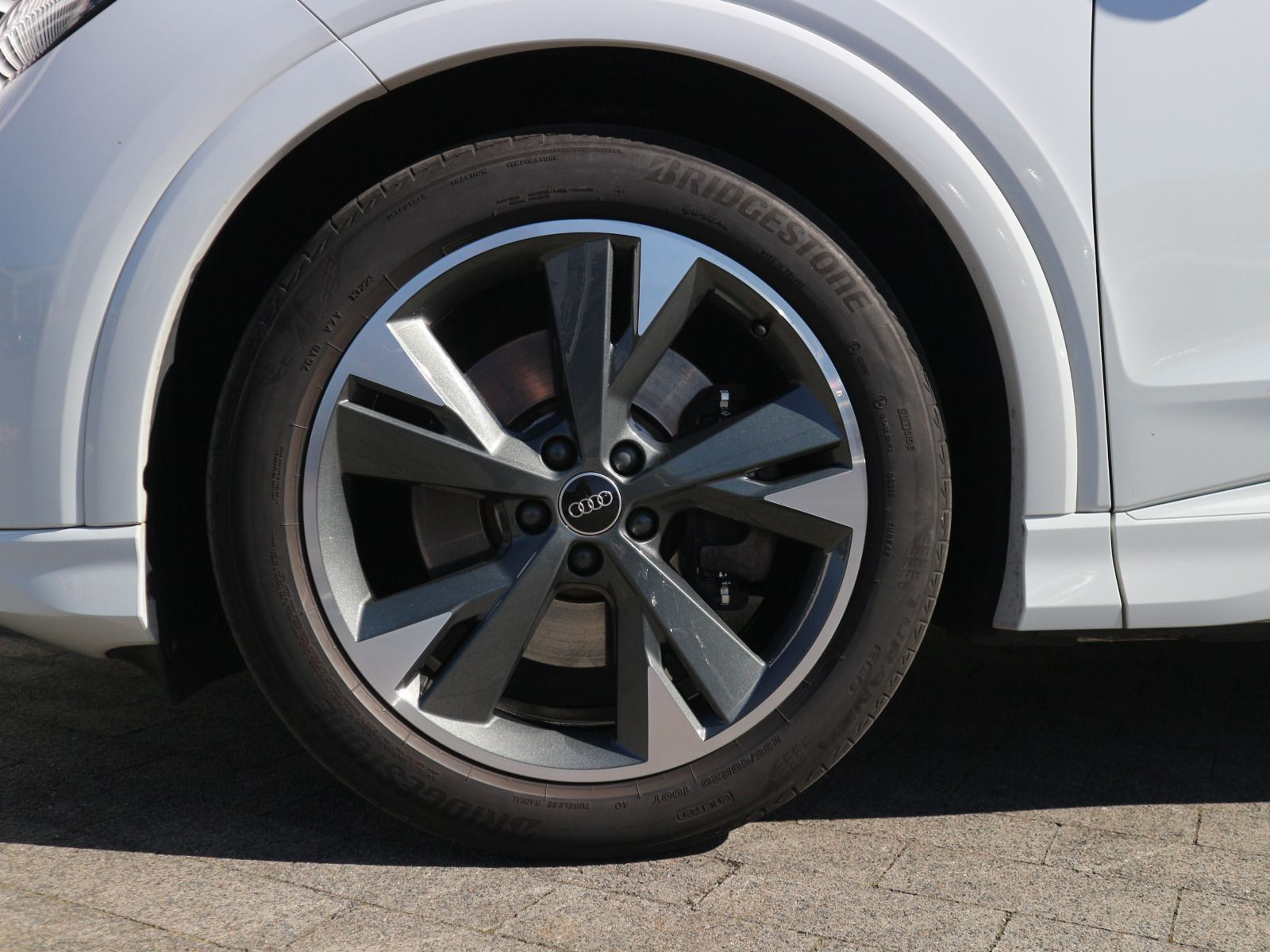 Fahrzeugabbildung Audi Q4 e-tron 45 basis quattro GRA*NAVI