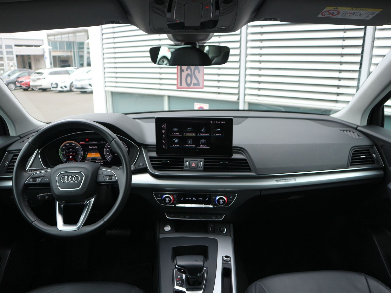 Fahrzeugabbildung Audi Q5 50 TFSI e quattro NAVI*SHZ*LED