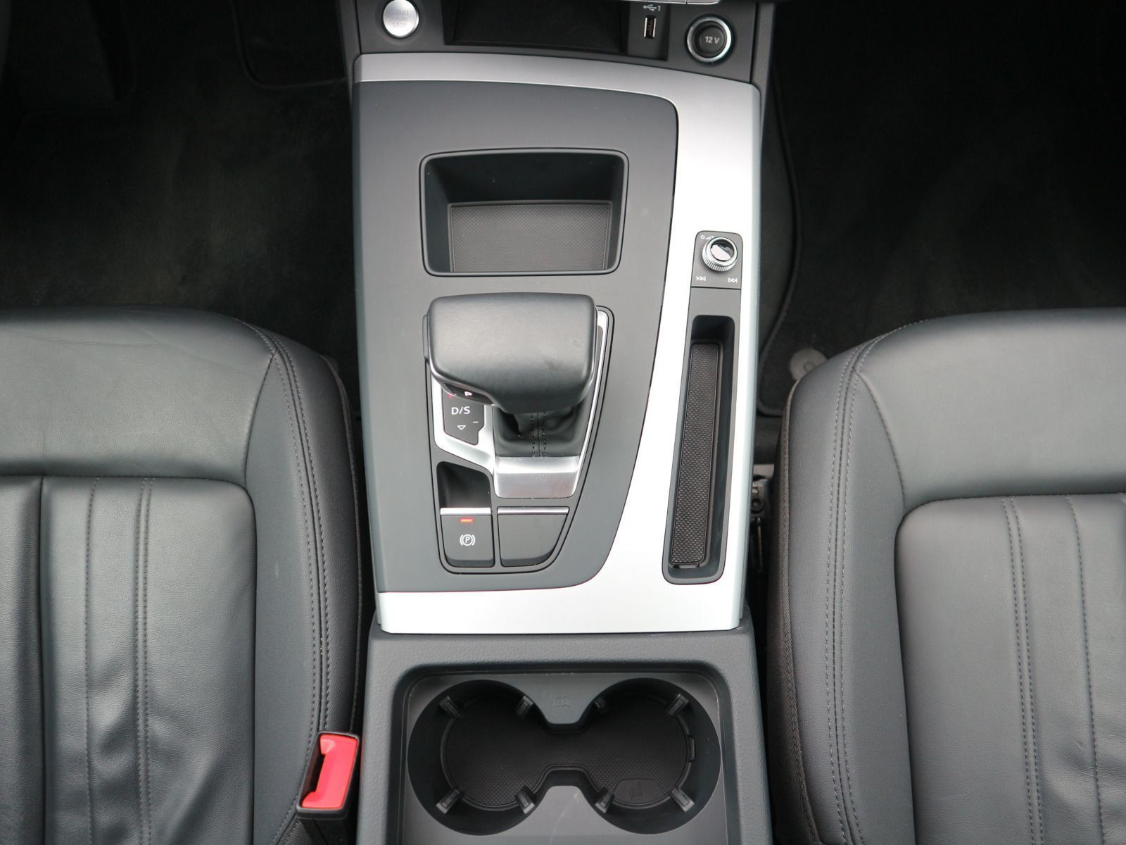Fahrzeugabbildung Audi Q5 50 TFSI e quattro NAVI*SHZ*LED