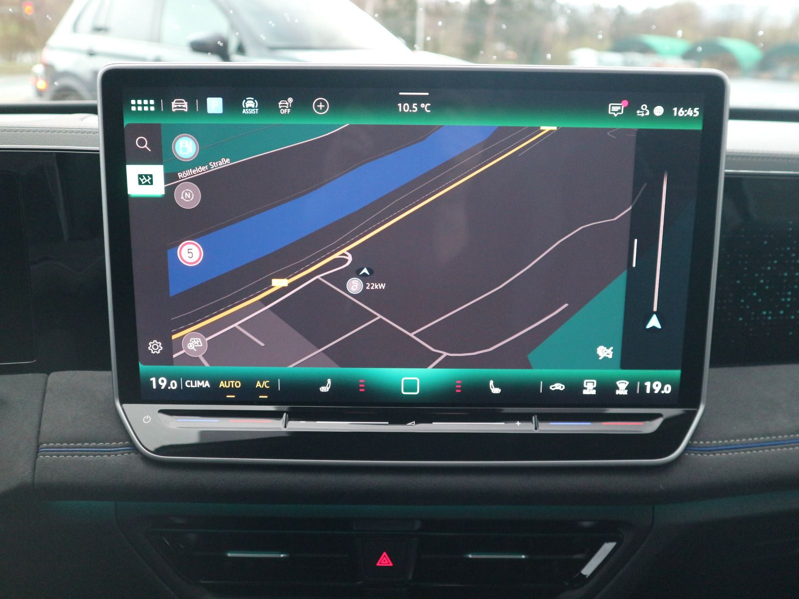 Fahrzeugabbildung Volkswagen Tiguan R-Line 2,0 TDI SCR 4MOTION (193 PS) DSG *AHK*PANORAMA*STHZ*HARMAN KARDON*