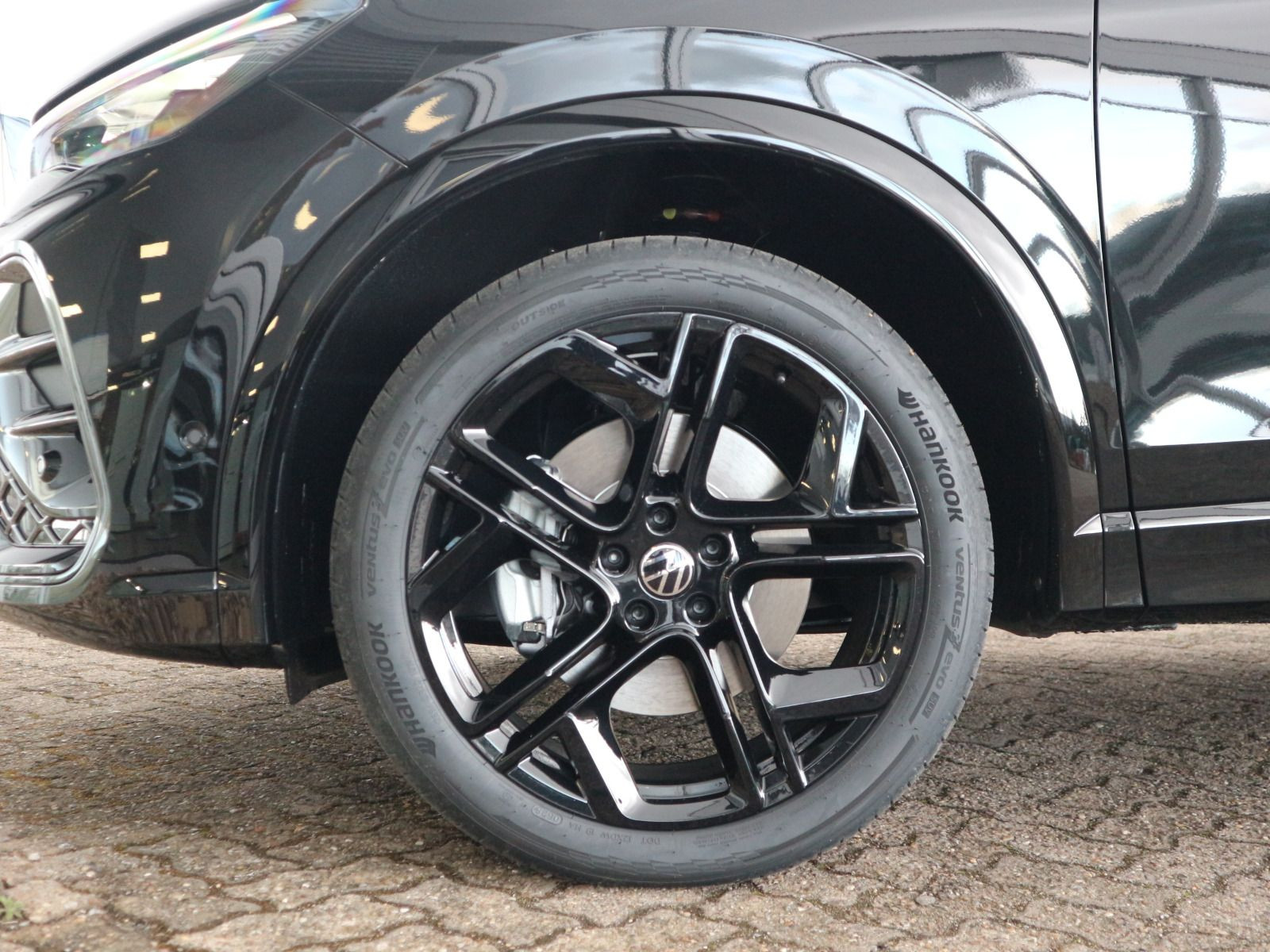 Fahrzeugabbildung Volkswagen Tiguan R-Line 2,0 TDI SCR 4MOTION (193 PS) DSG *AHK*PANORAMA*STHZ*HARMAN KARDON*